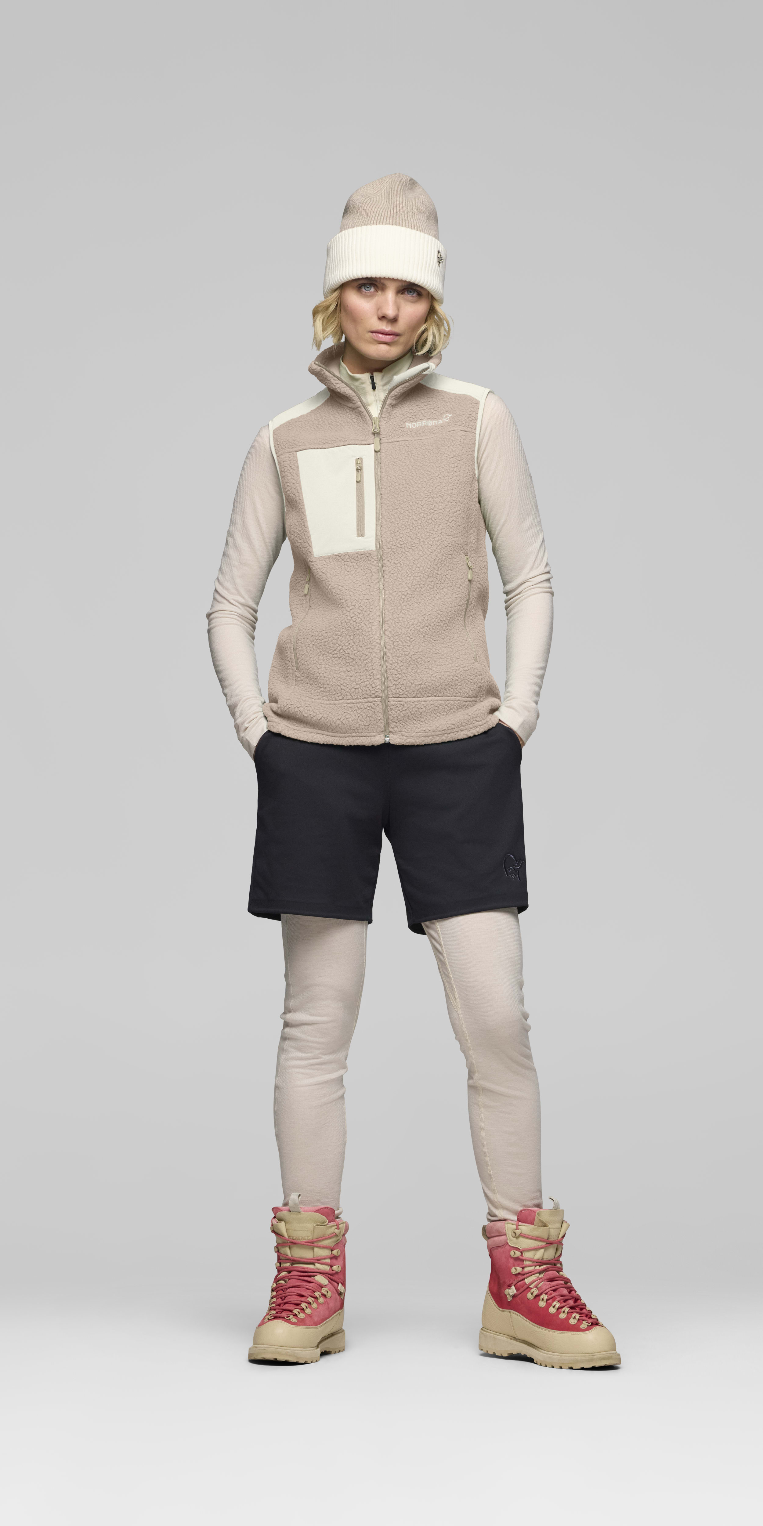 <span class="-lower">warm<sup>2</sup></span> stretch Shorts – Caviar Black