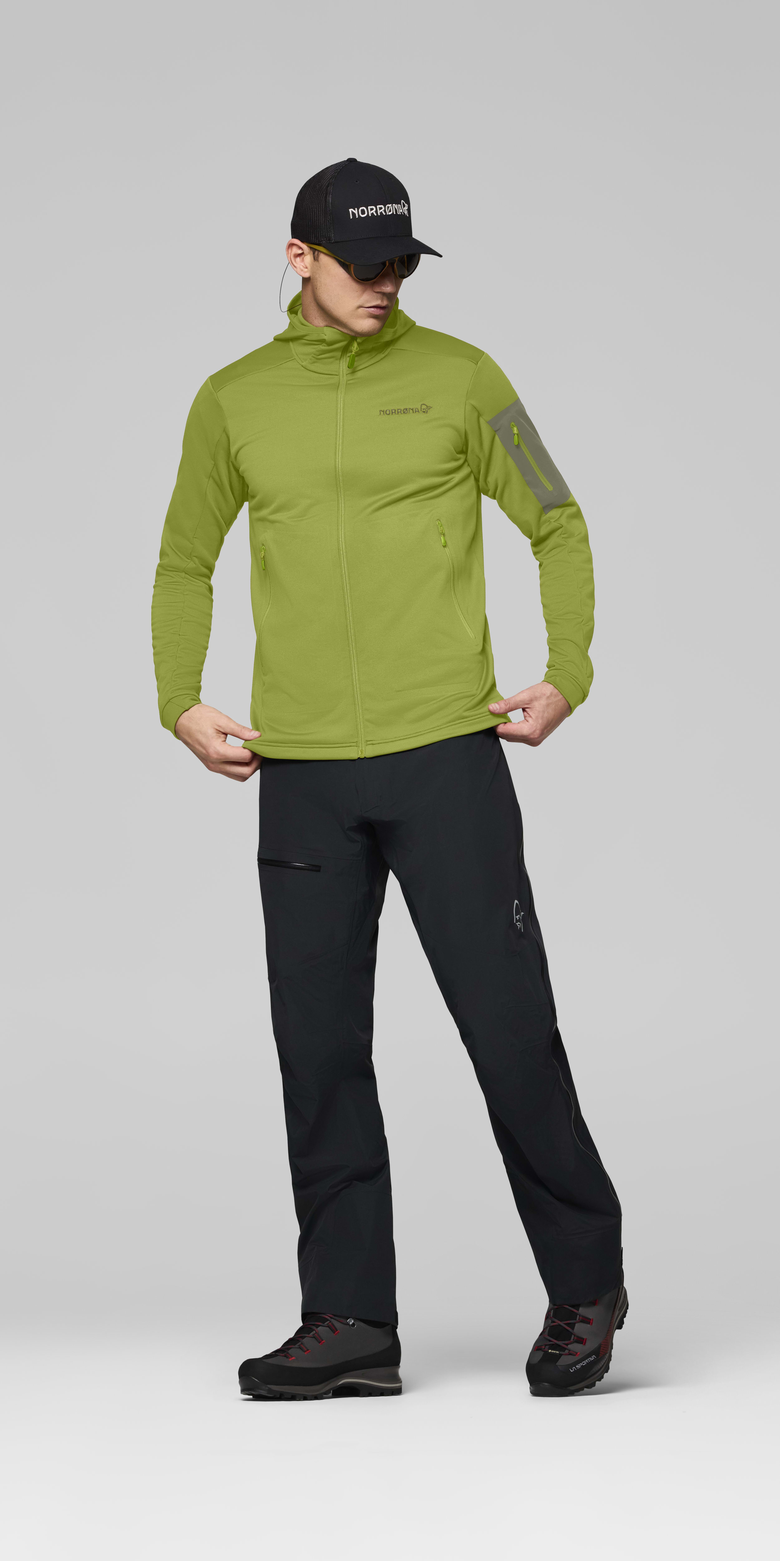 <span class="-lower">warm<sup>2</sup></span> stretch Hood – Dark Citron/Deep Lichen Green