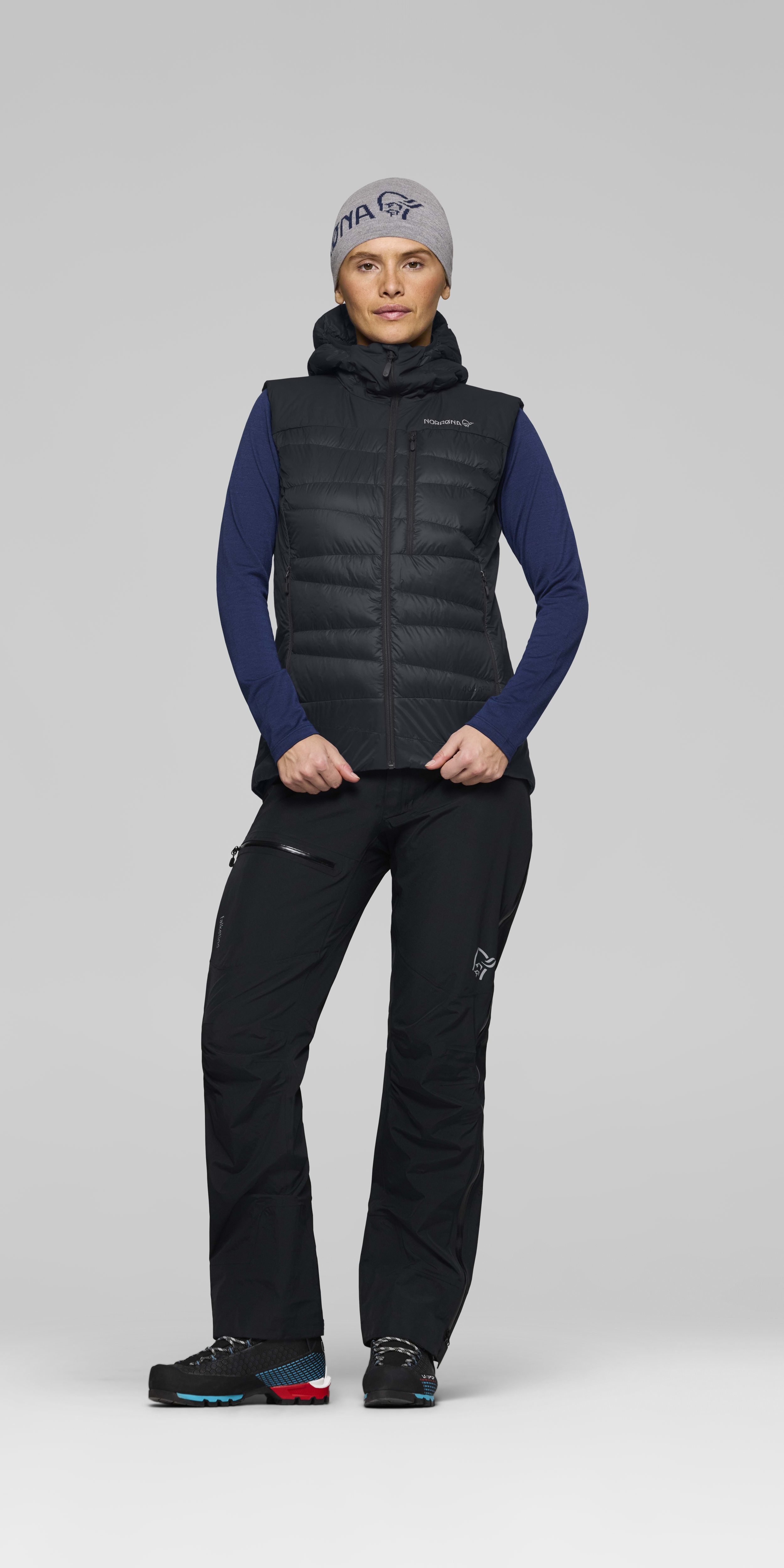 <span class="-lower">down<sup>750</sup></span> Vest – Caviar Black