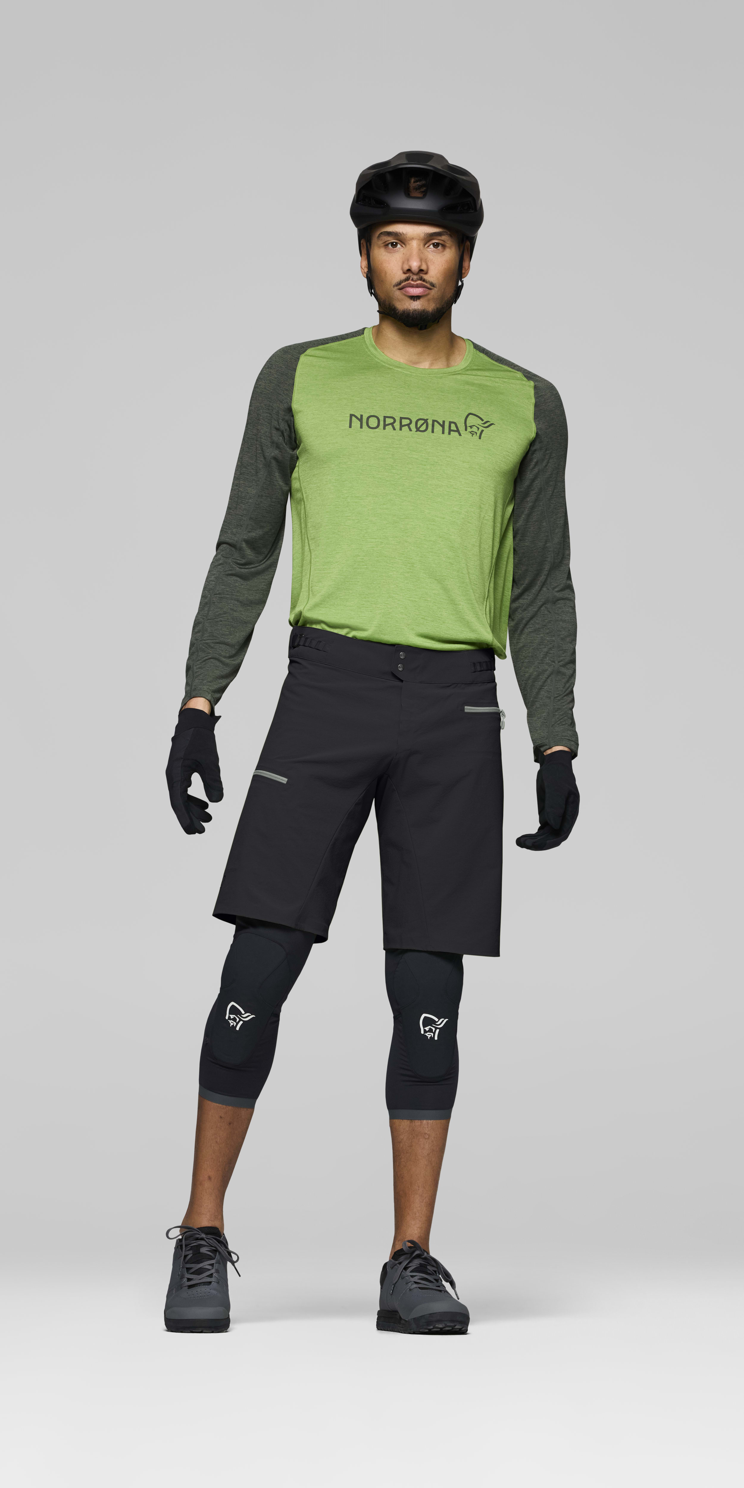 <span class="-lower">flex<sup>1</sup></span> light Shorts – Caviar Black
