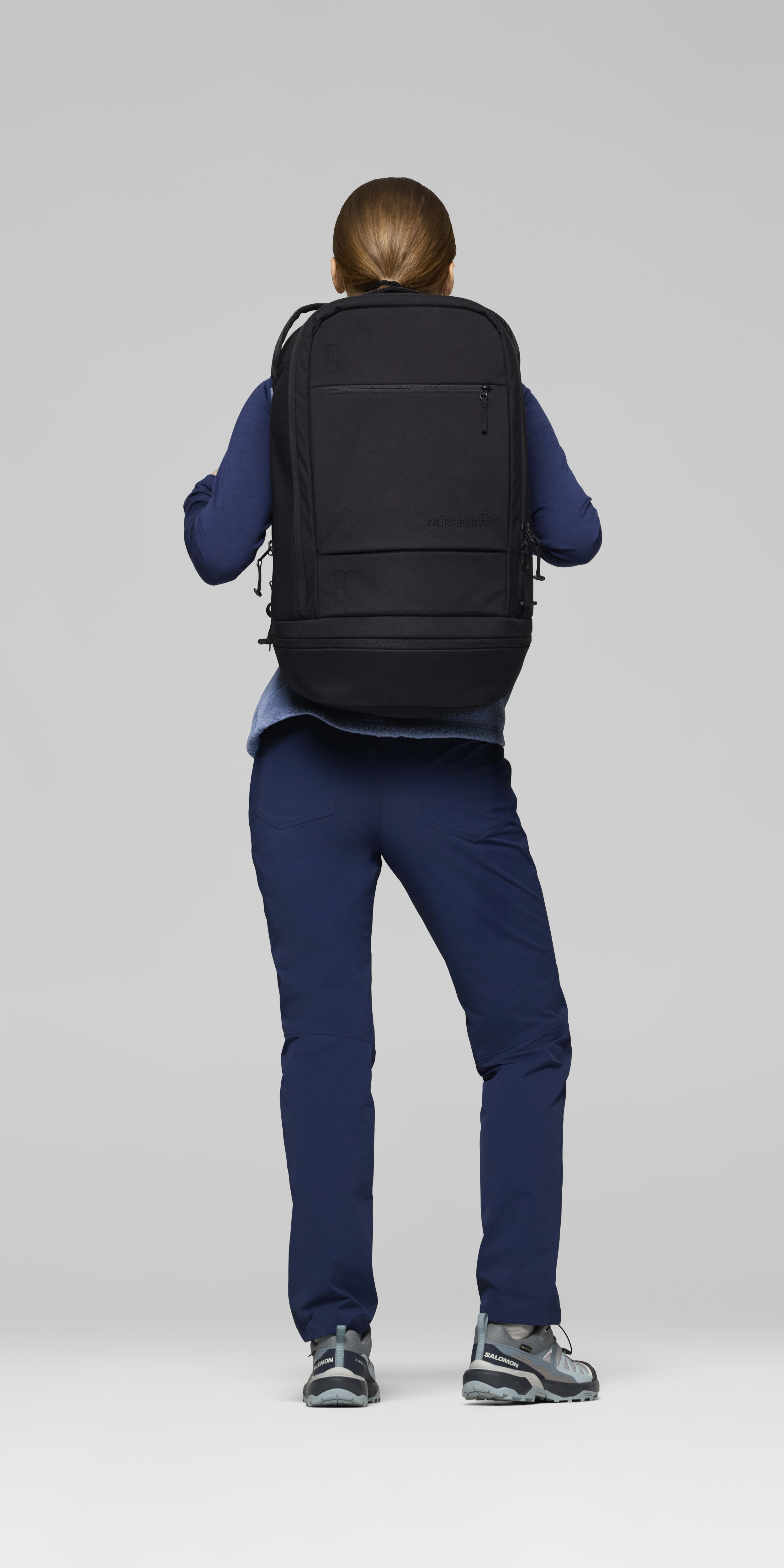 commuter 40L Pack – Caviar Black