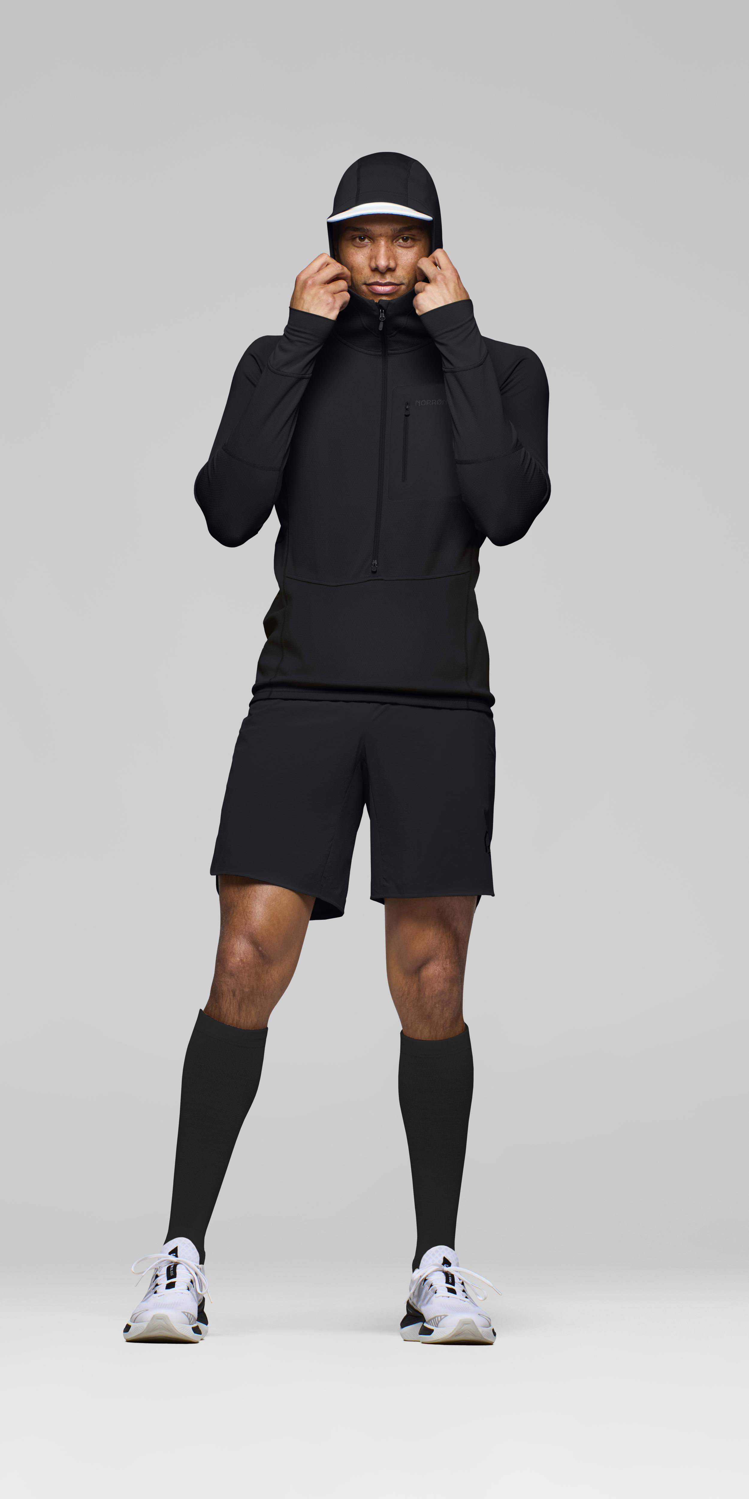<span class="-lower">warm<sup>1</sup></span> Hood – Caviar Black