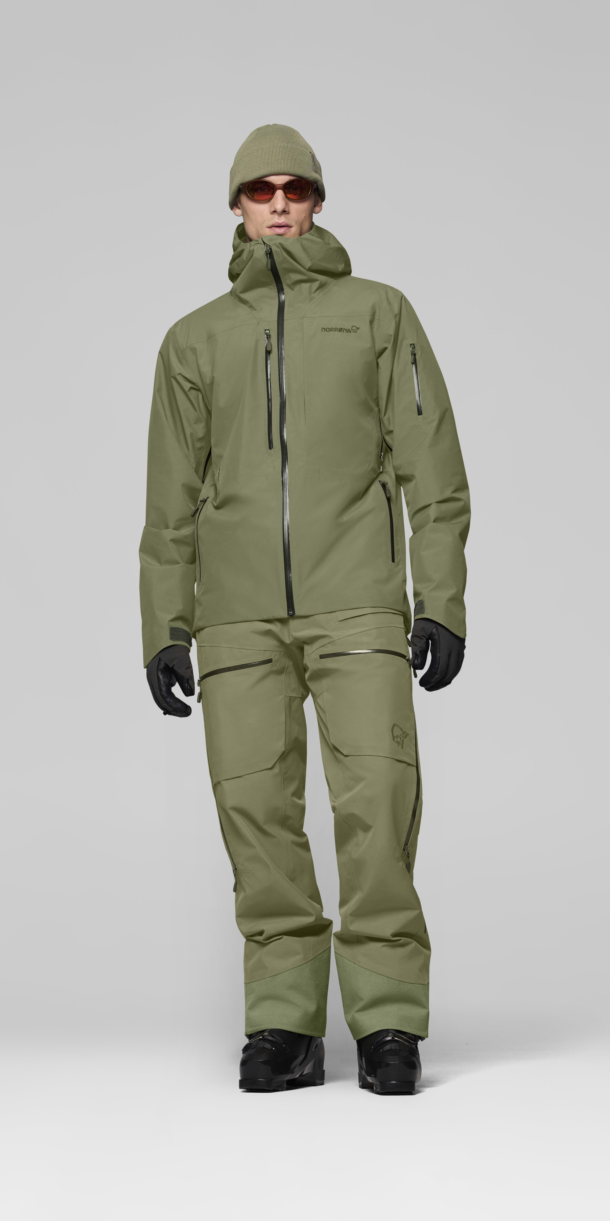 Male Look front image of lofoten Gore-Tex Insulated Jacket Deep Lichen Green