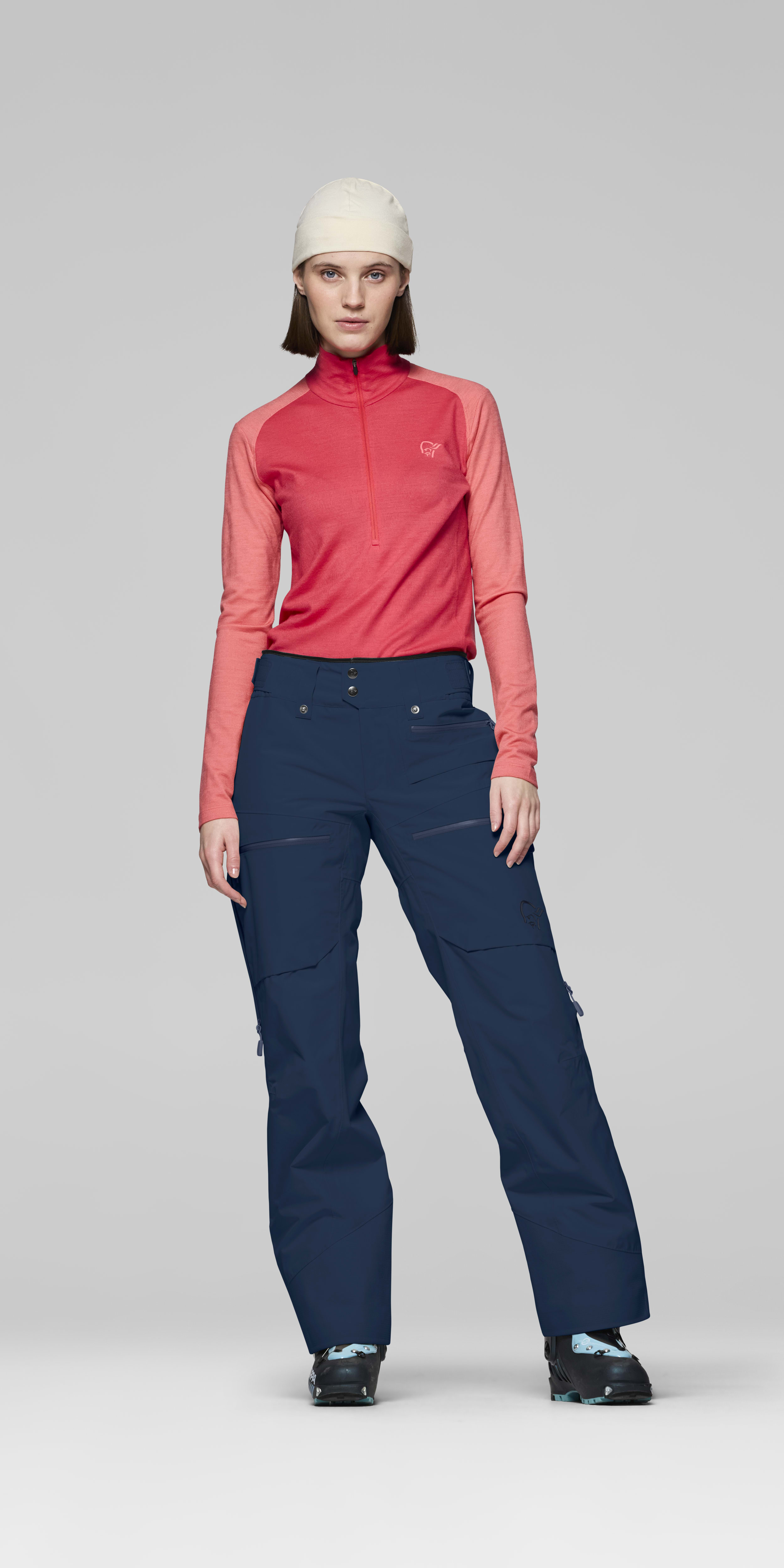Female Look front image of lofoten Gore-Tex Insulated Pants Indigo Night