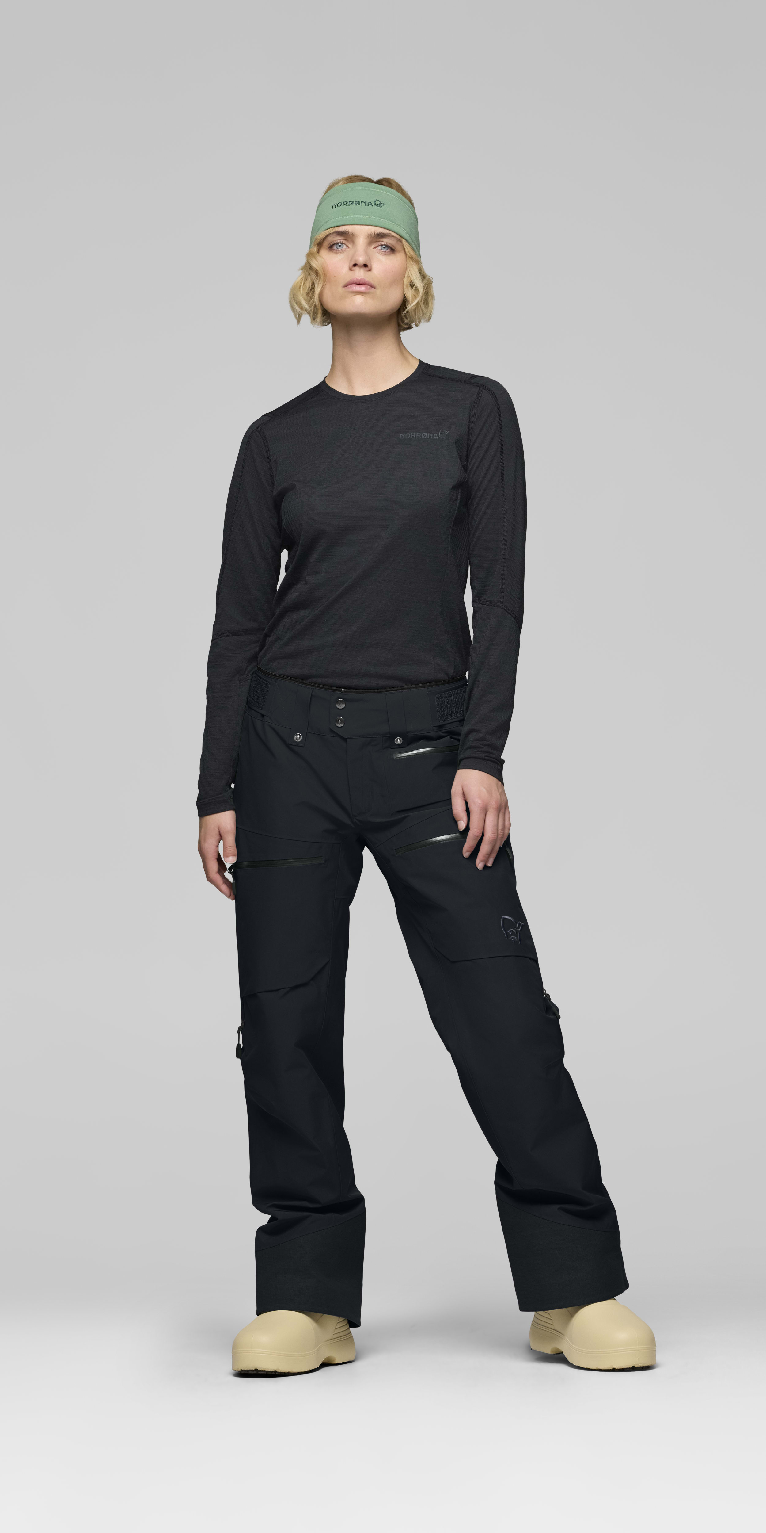 Female Look front image of lofoten Gore-Tex Insulated Pants Caviar Black