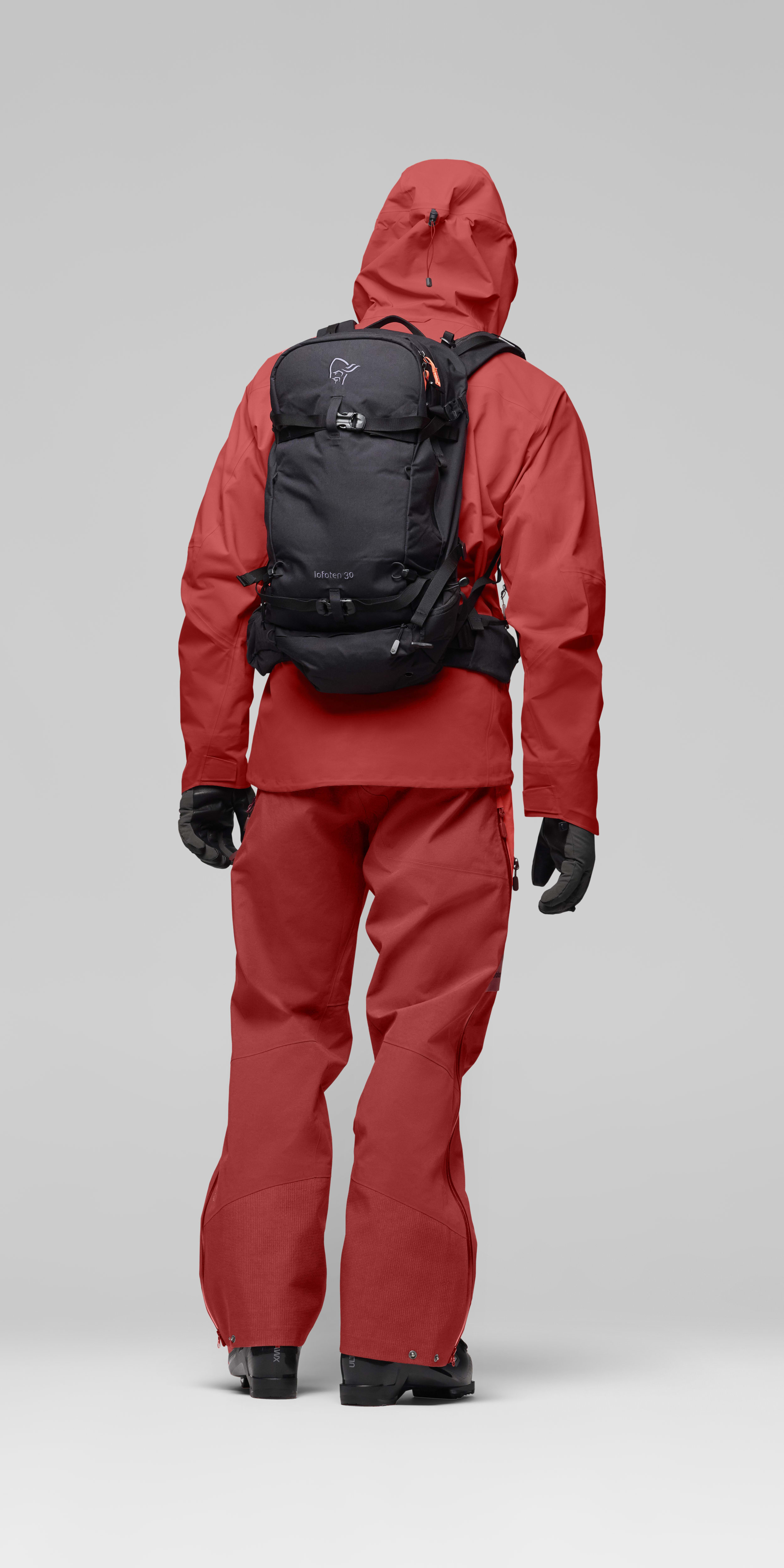 Female Look front image of lofoten 30L Pack Caviar Black