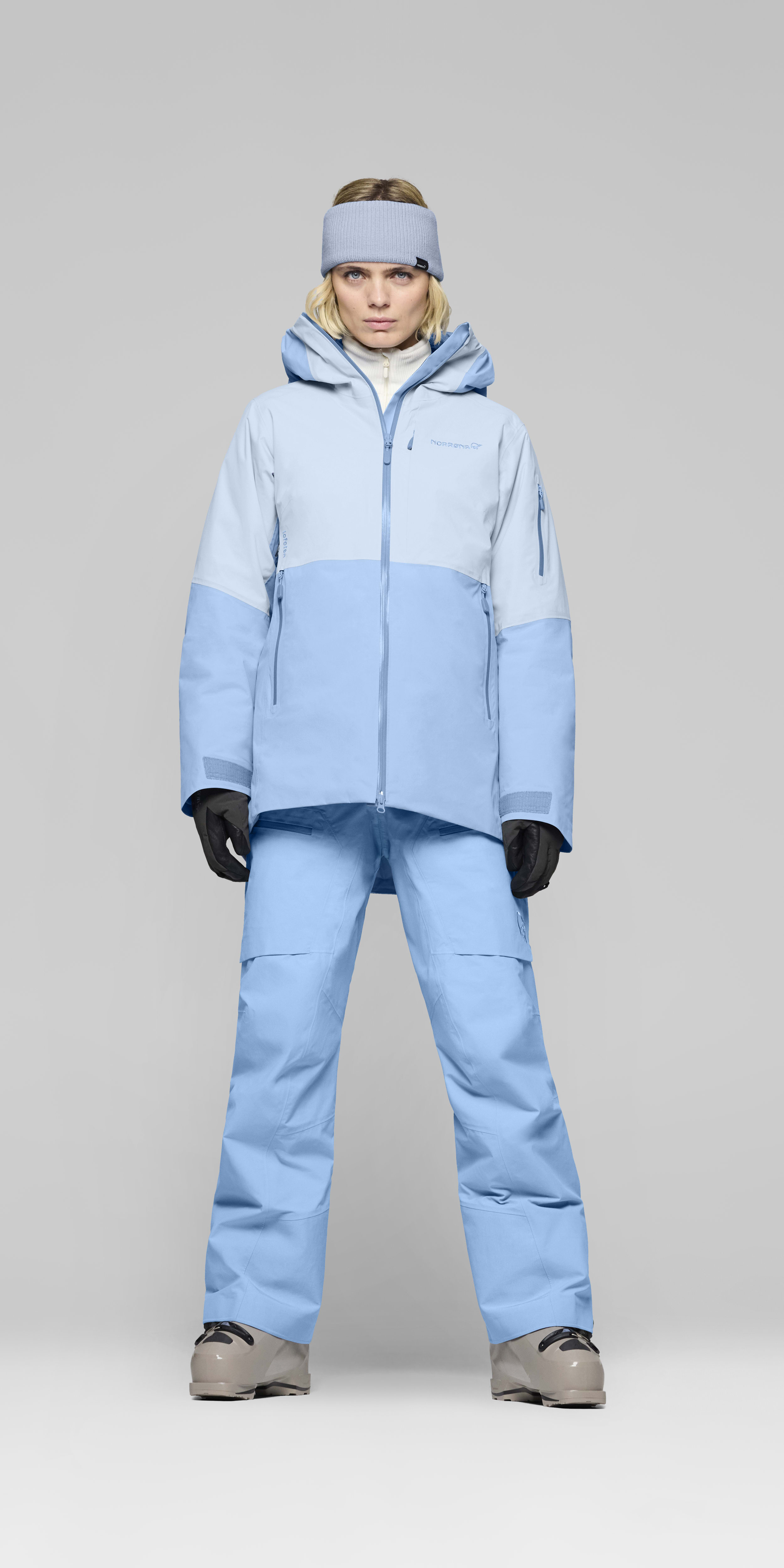 Female Look opening image of lofoten Gore-Tex thermo80 Jacket Cashmere Blue/Allure