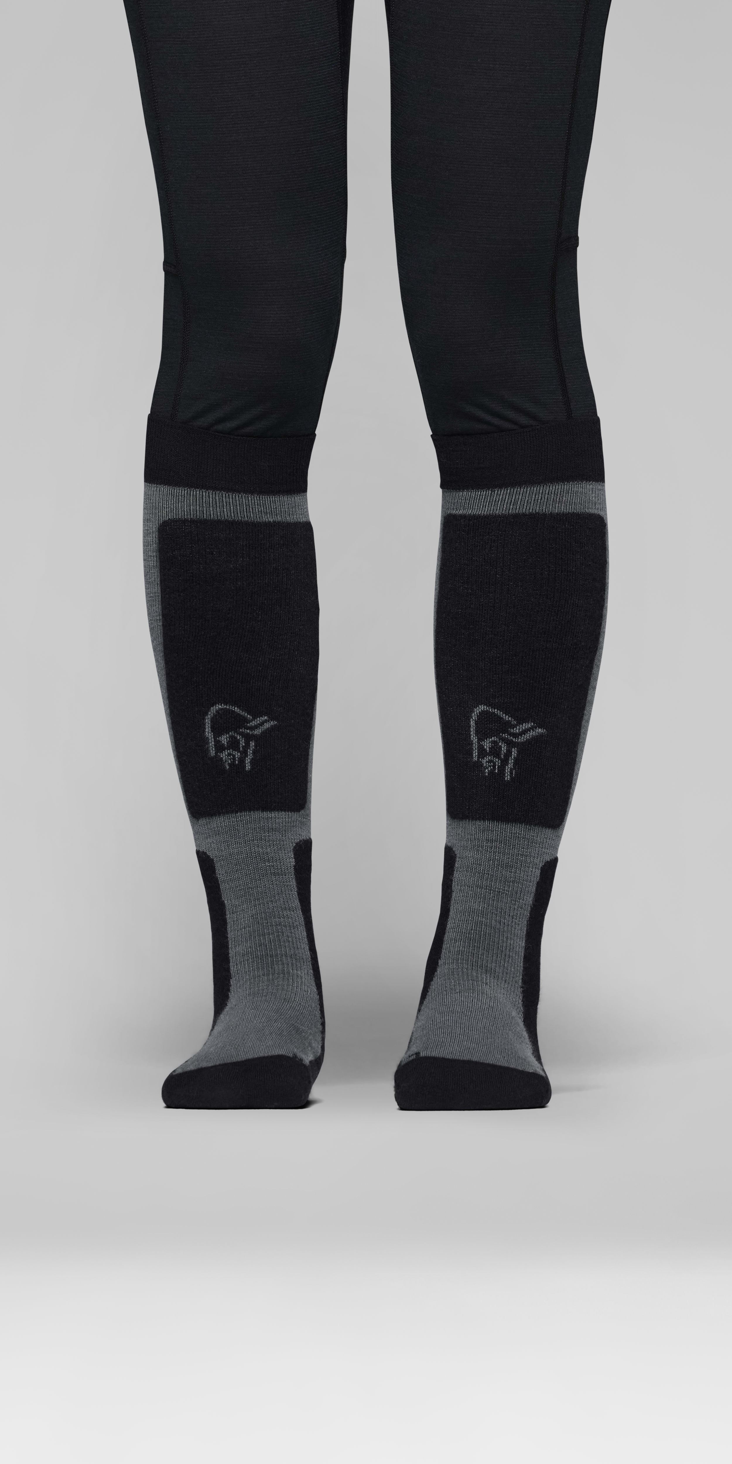 Female Look front image of lofoten mid merinoUll long Socks Caviar Black/Iron Gate
