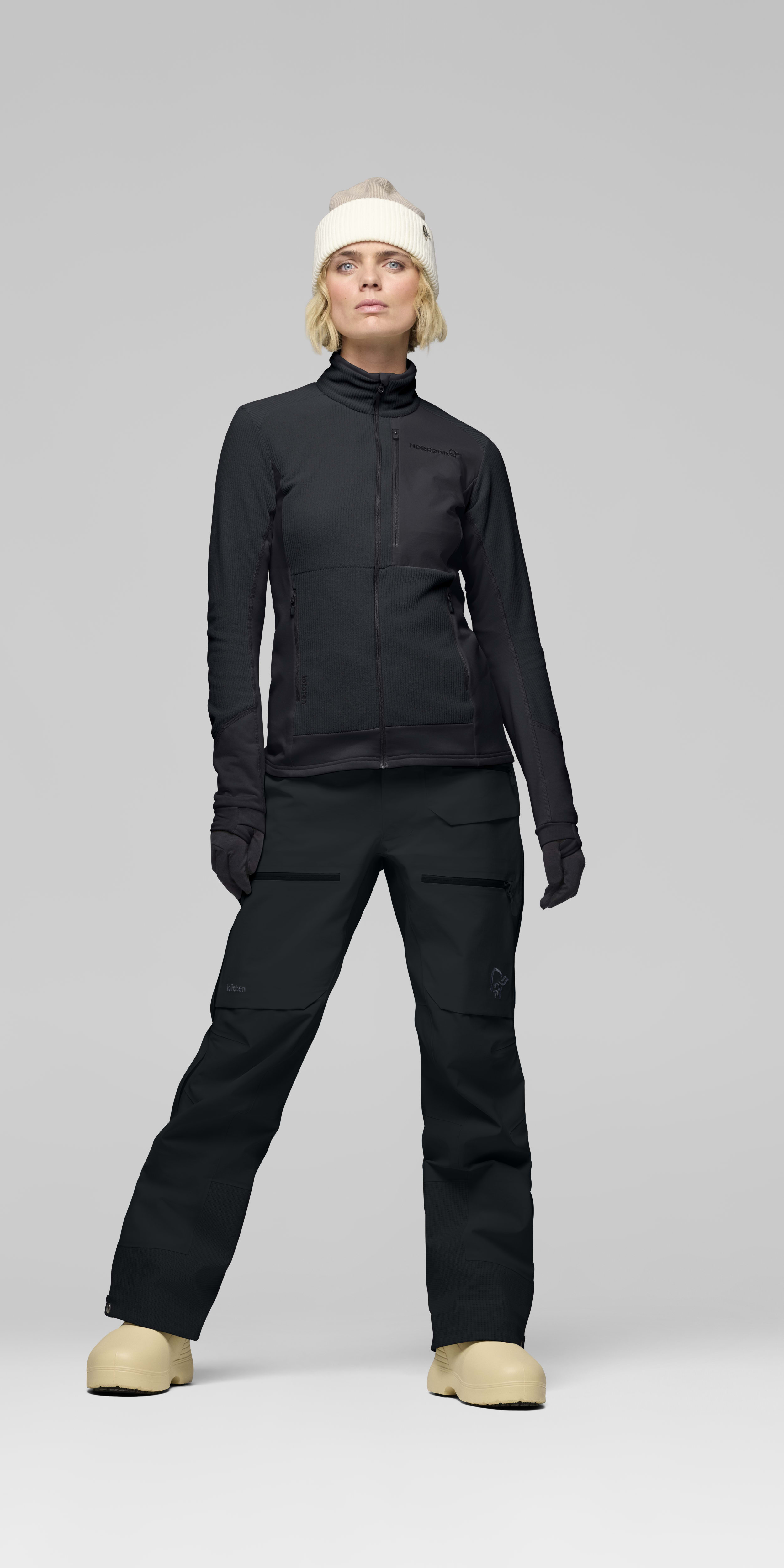 Female Look front image of lofoten warm2 Jacket Caviar Black