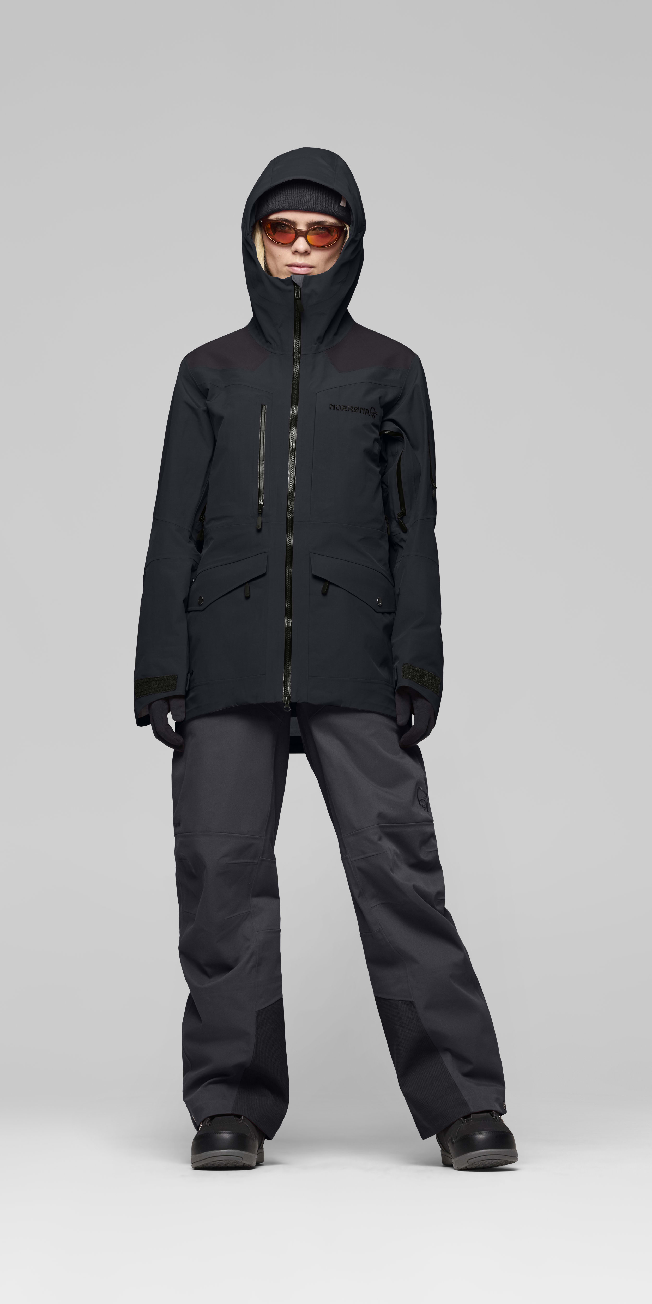Female Look front image of tamok dri3 Jacket Caviar Black