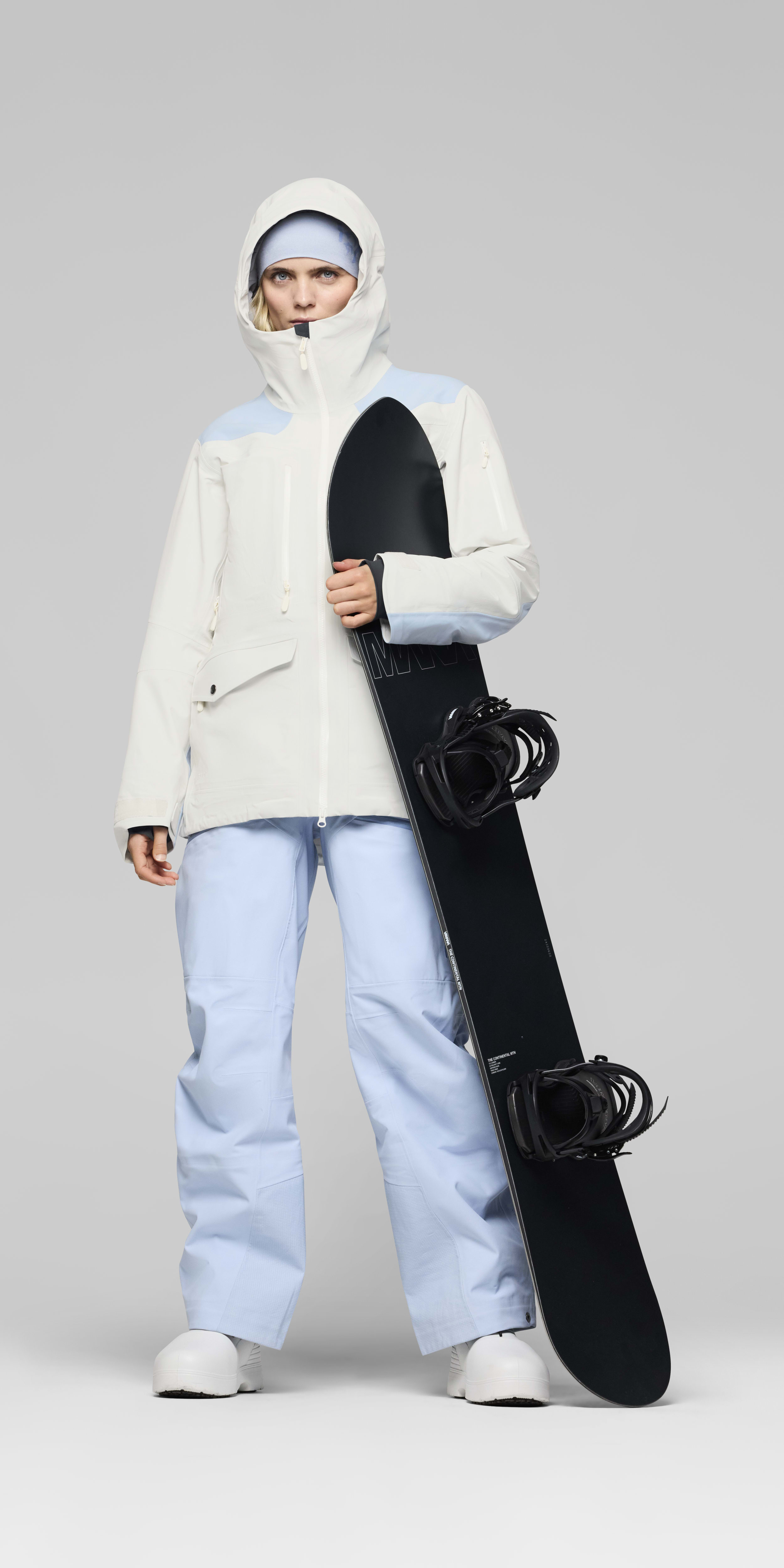 Female Look opening image of tamok dri3 Jacket Whisper White/Cashmere Blue