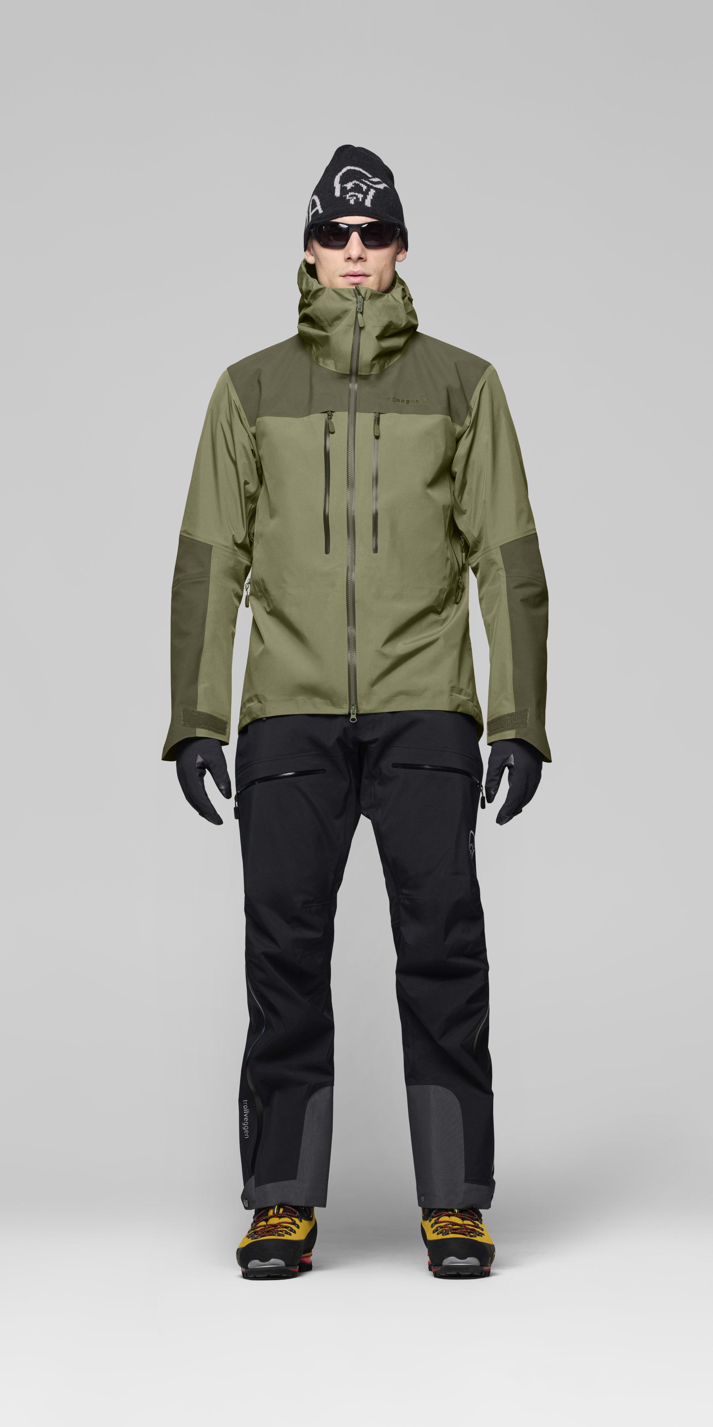 Male Look front image of trollveggen Gore-Tex Pro light Jacket Olive Night/Deep Lichen Green