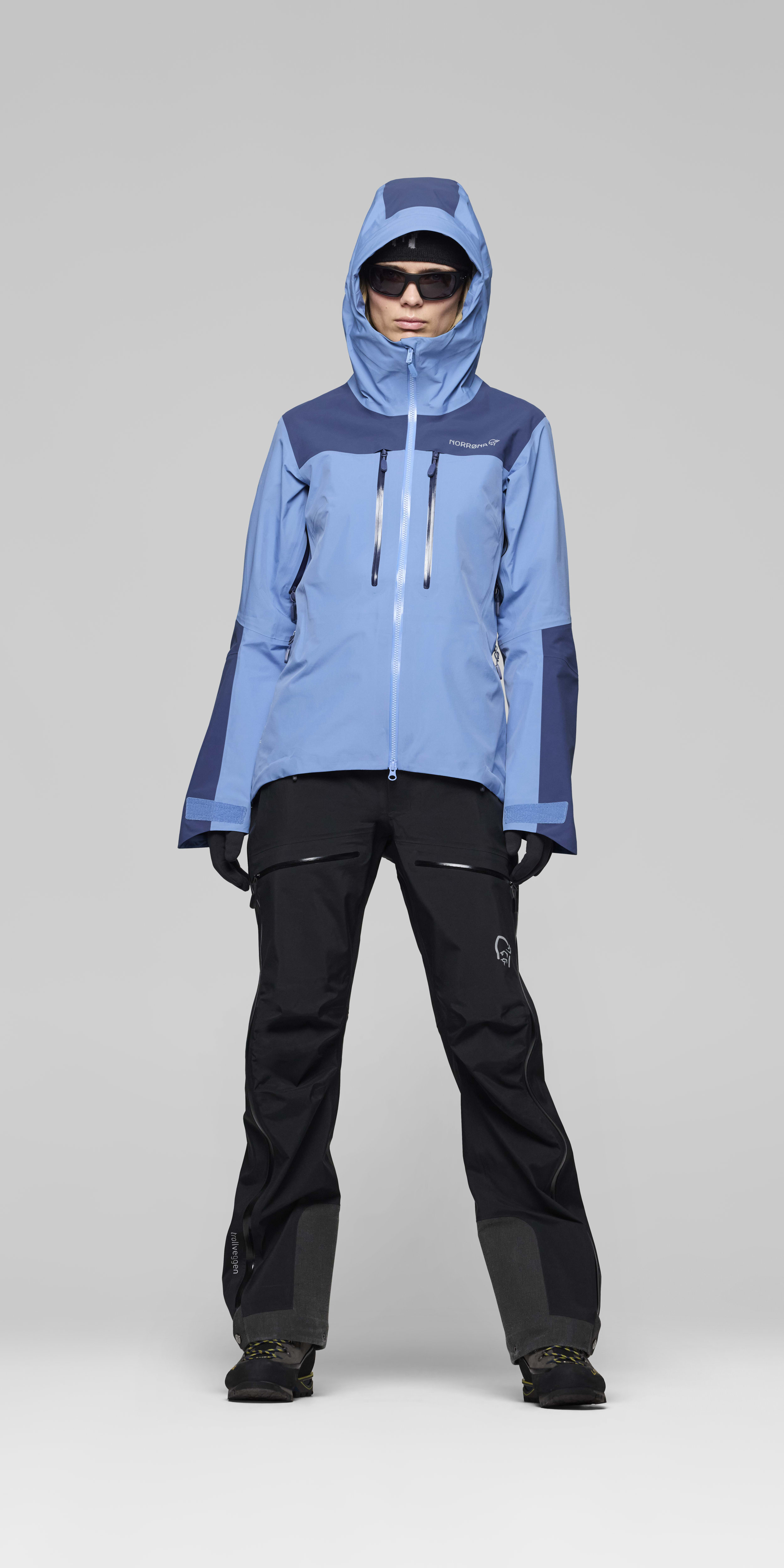 Female Look front image of trollveggen trollveggen Gore-Tex Pro light Jacket W's Allure/Vintage Indigo