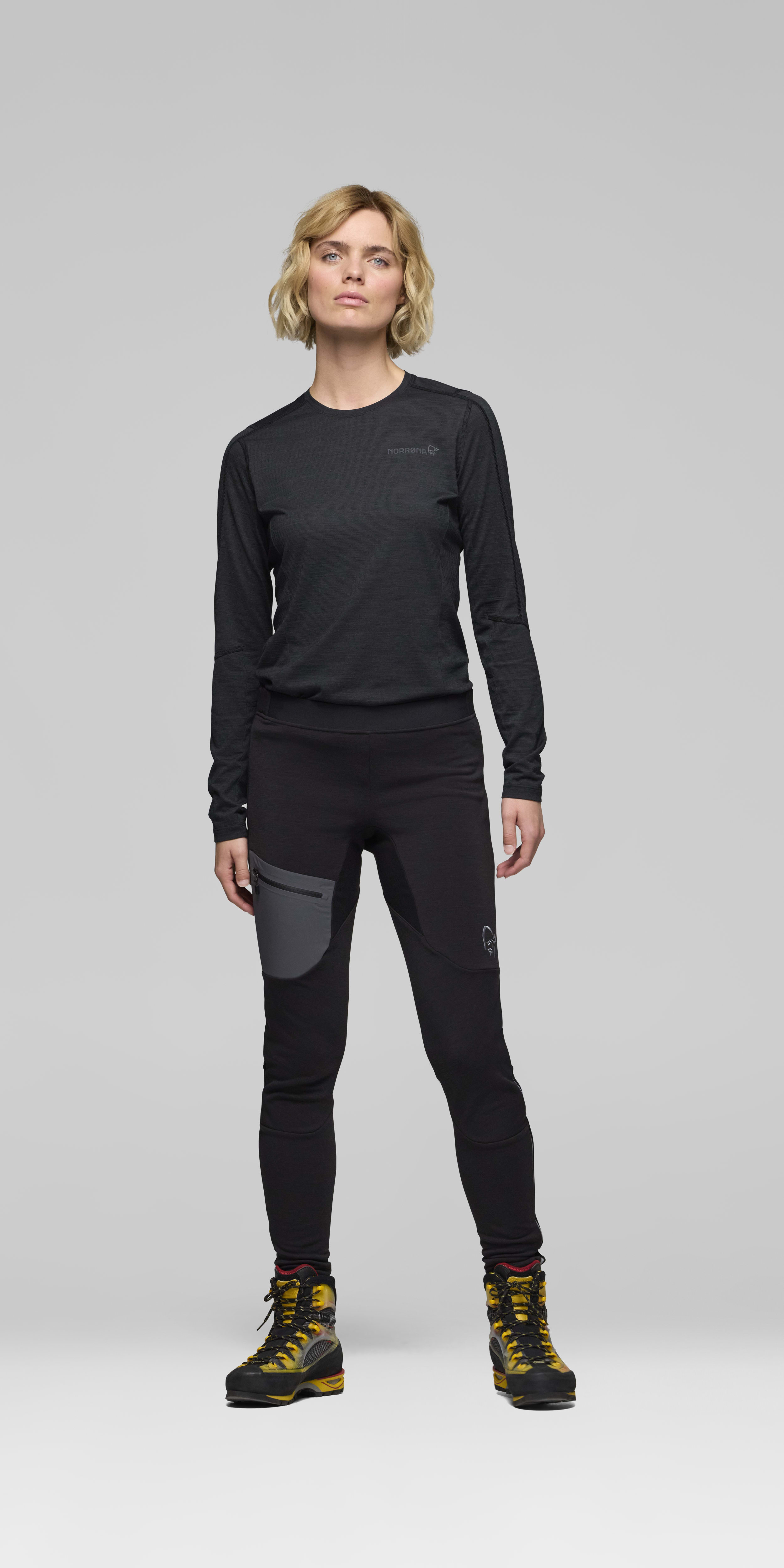 Female Look front image of trollveggen warmwool2 stretch Tights Caviar Black