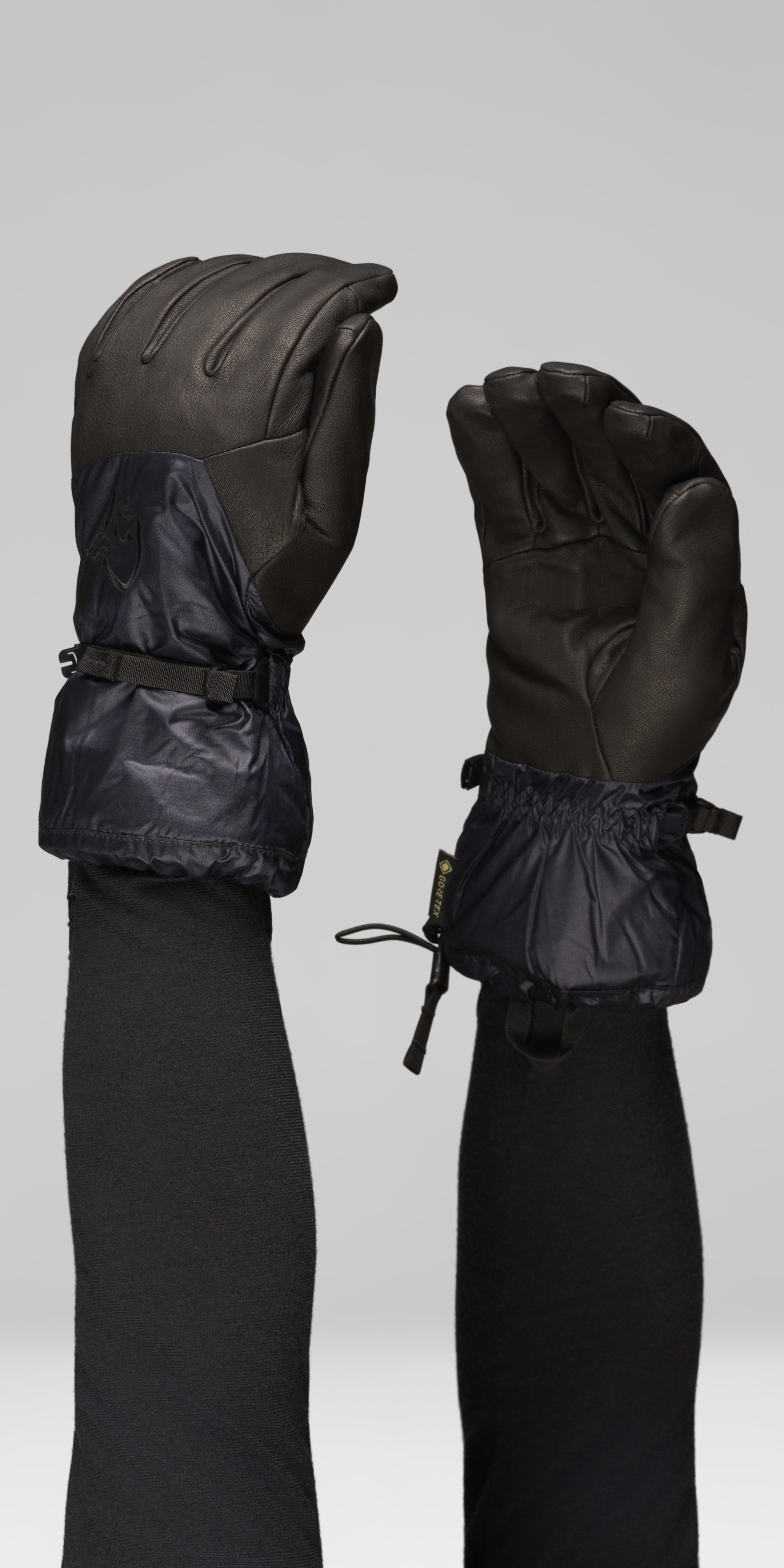 Female Look front image of trollveggen Gore-Tex Gloves Caviar Black