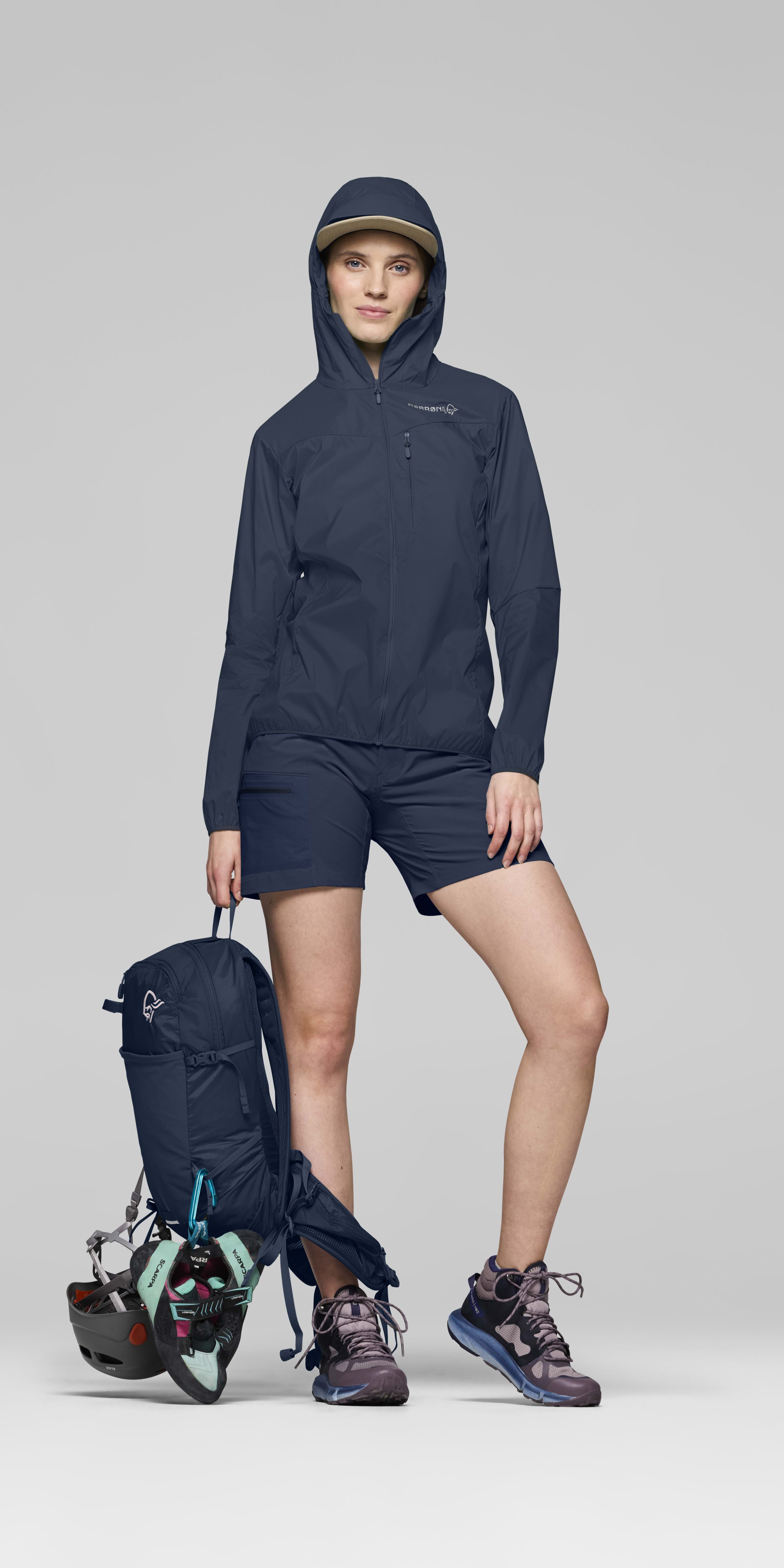 Female Look opening image of falketind aero60 Zip Hood Indigo Night
