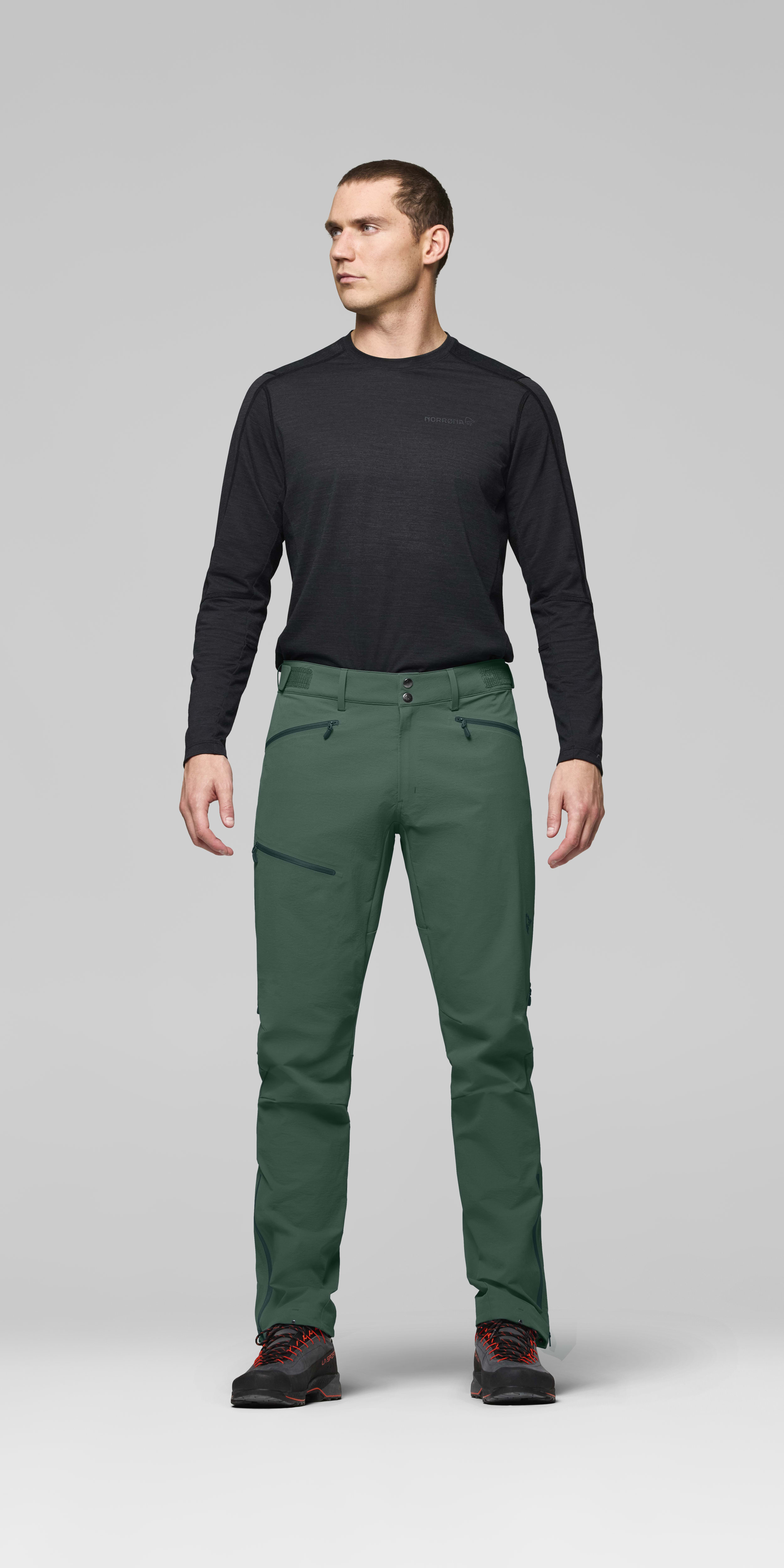 Male Look front image of falketind flex1 Pants Jungle Green