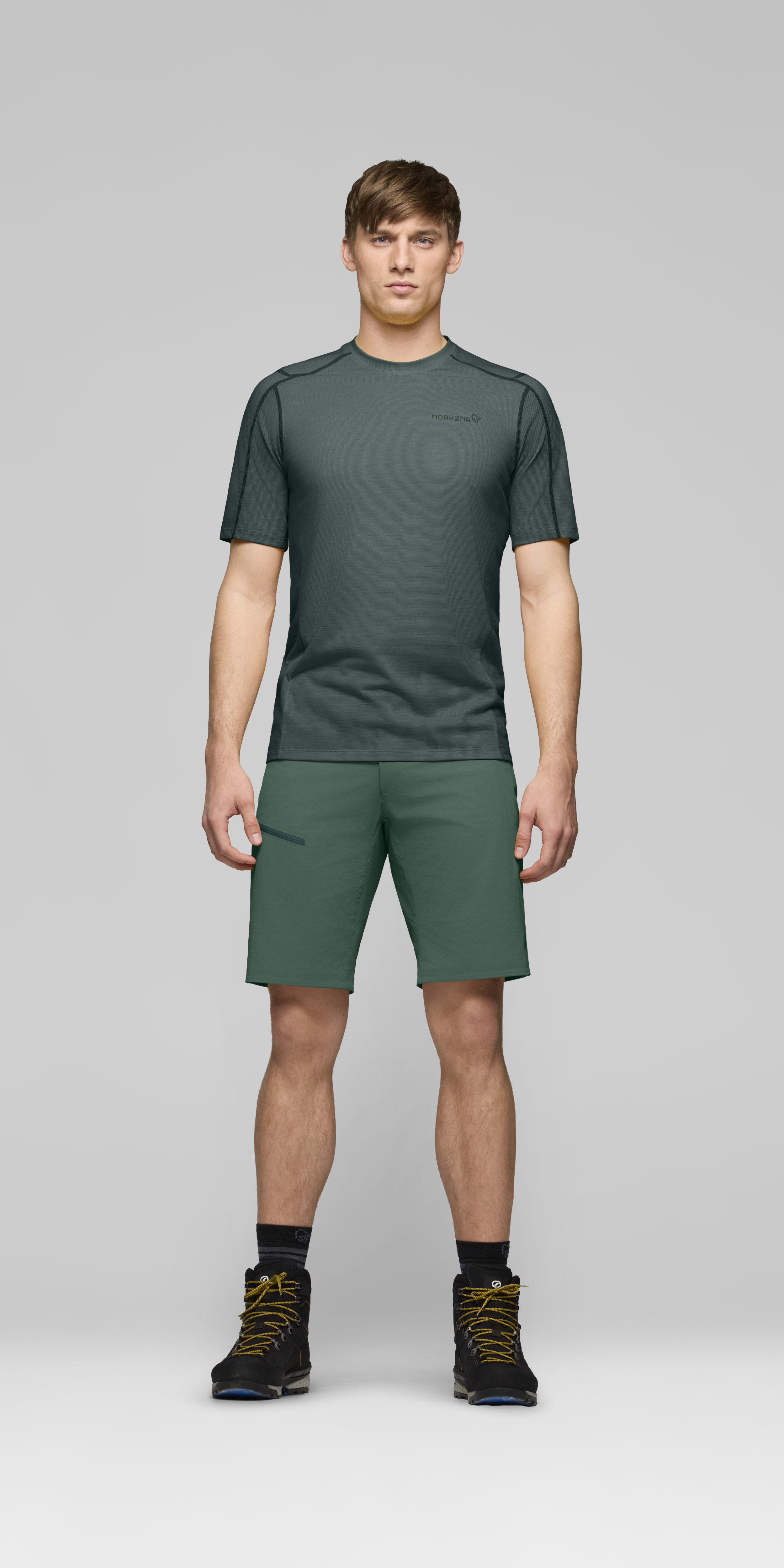 Male Look opening image of falketind flex1 Shorts Jungle Green