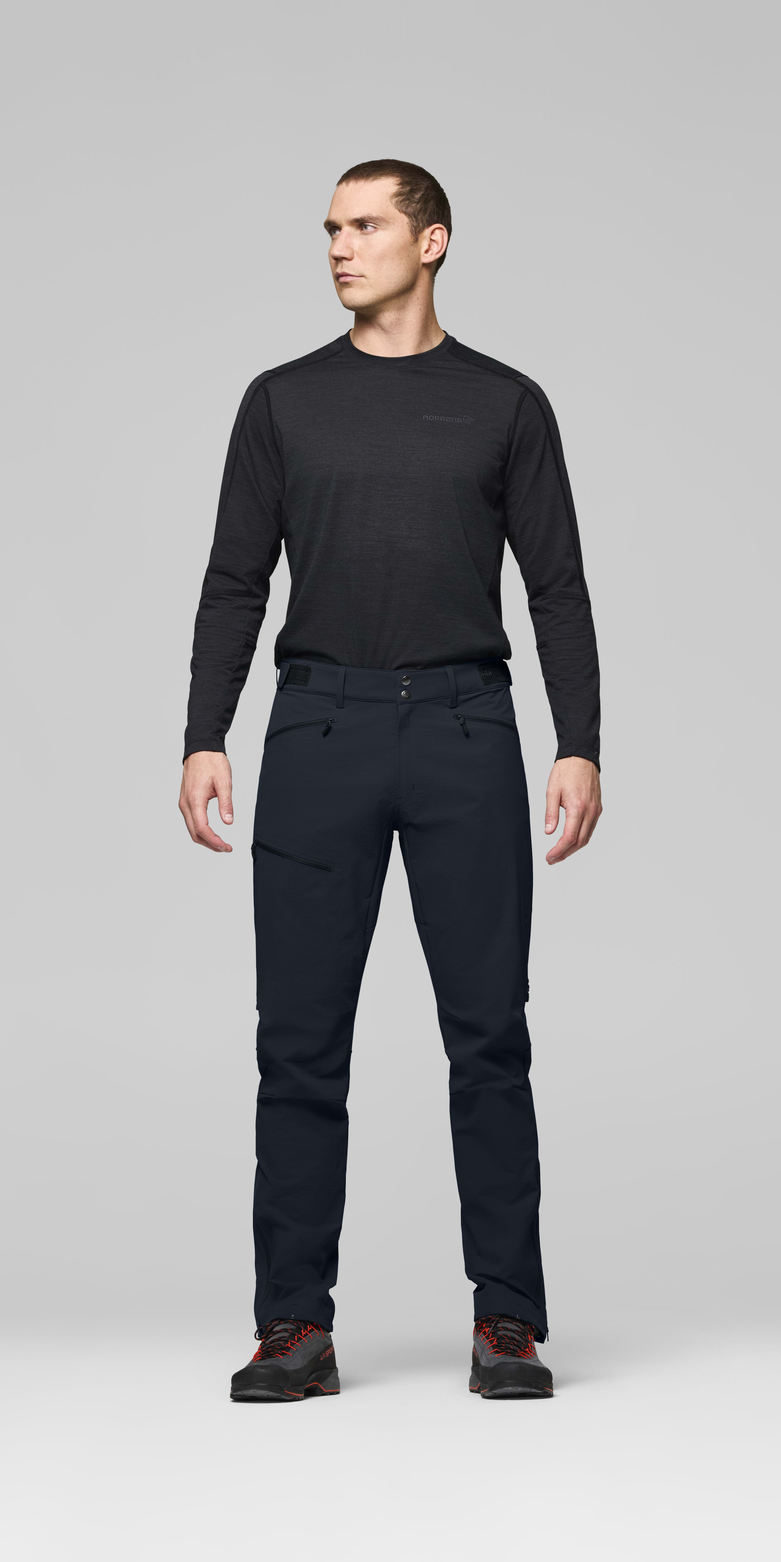 Male Look front image of falketind flex1 short Pants Caviar Black