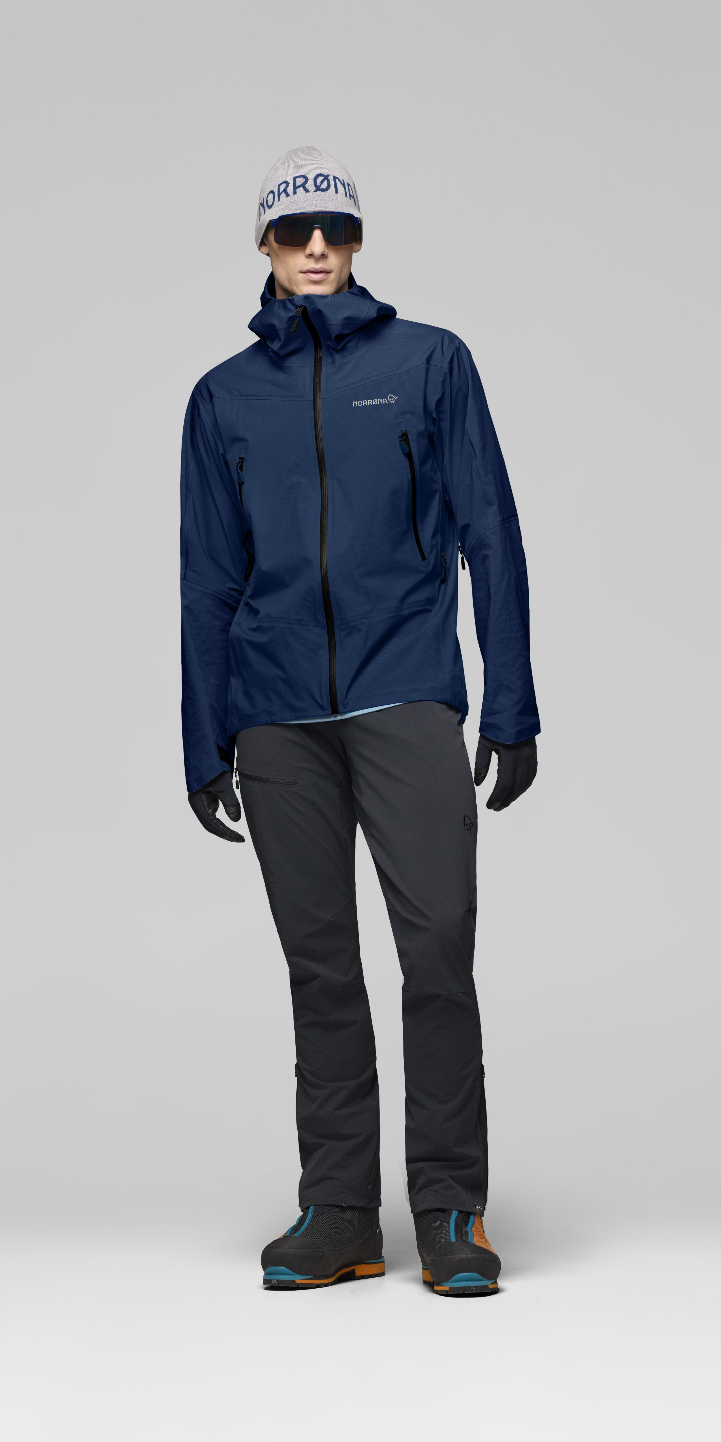 Male Look front image of falketind Gore-Tex Jacket Indigo Night