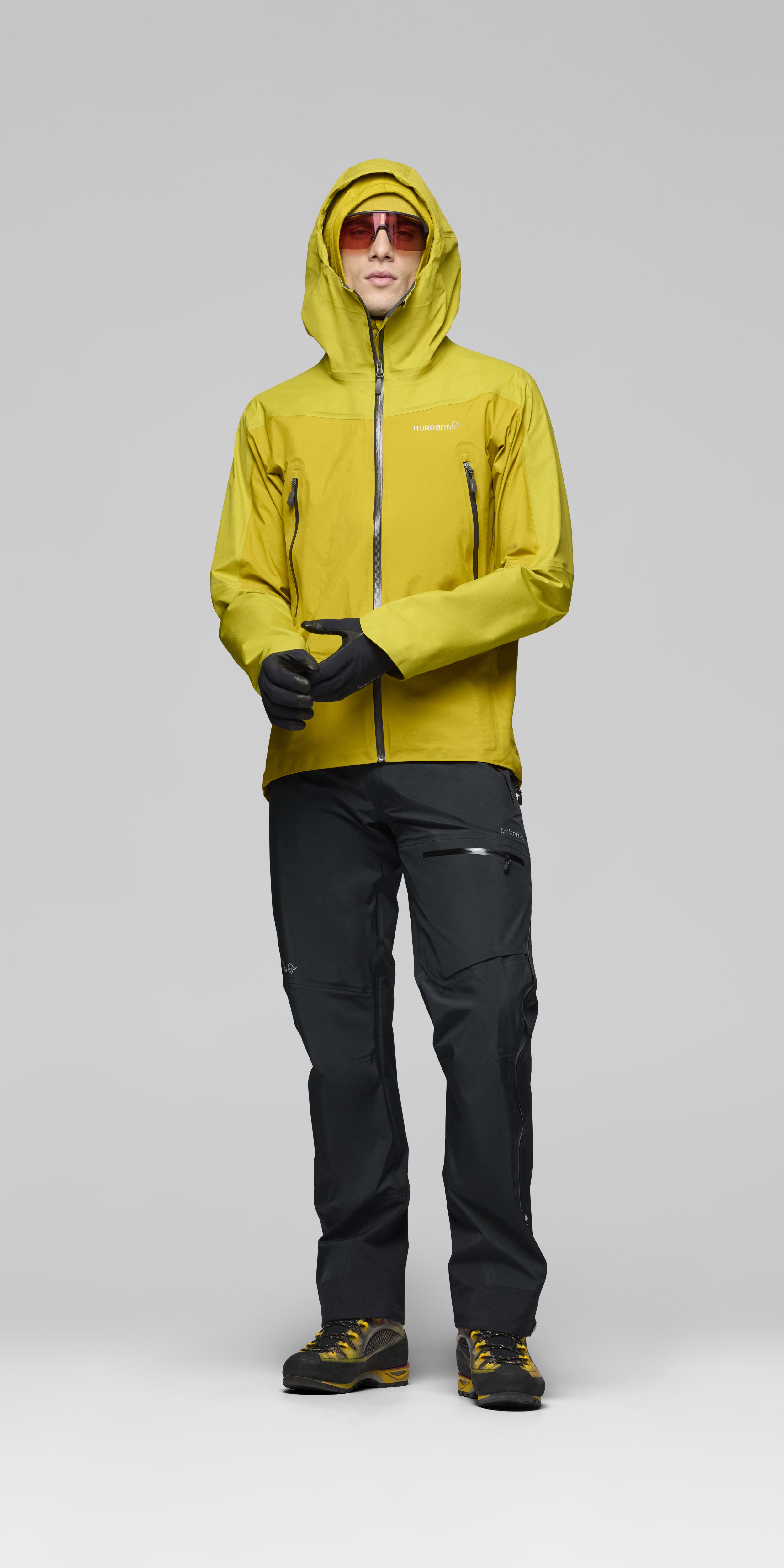 Male Look front image of falketind Gore-Tex Pants Caviar Black