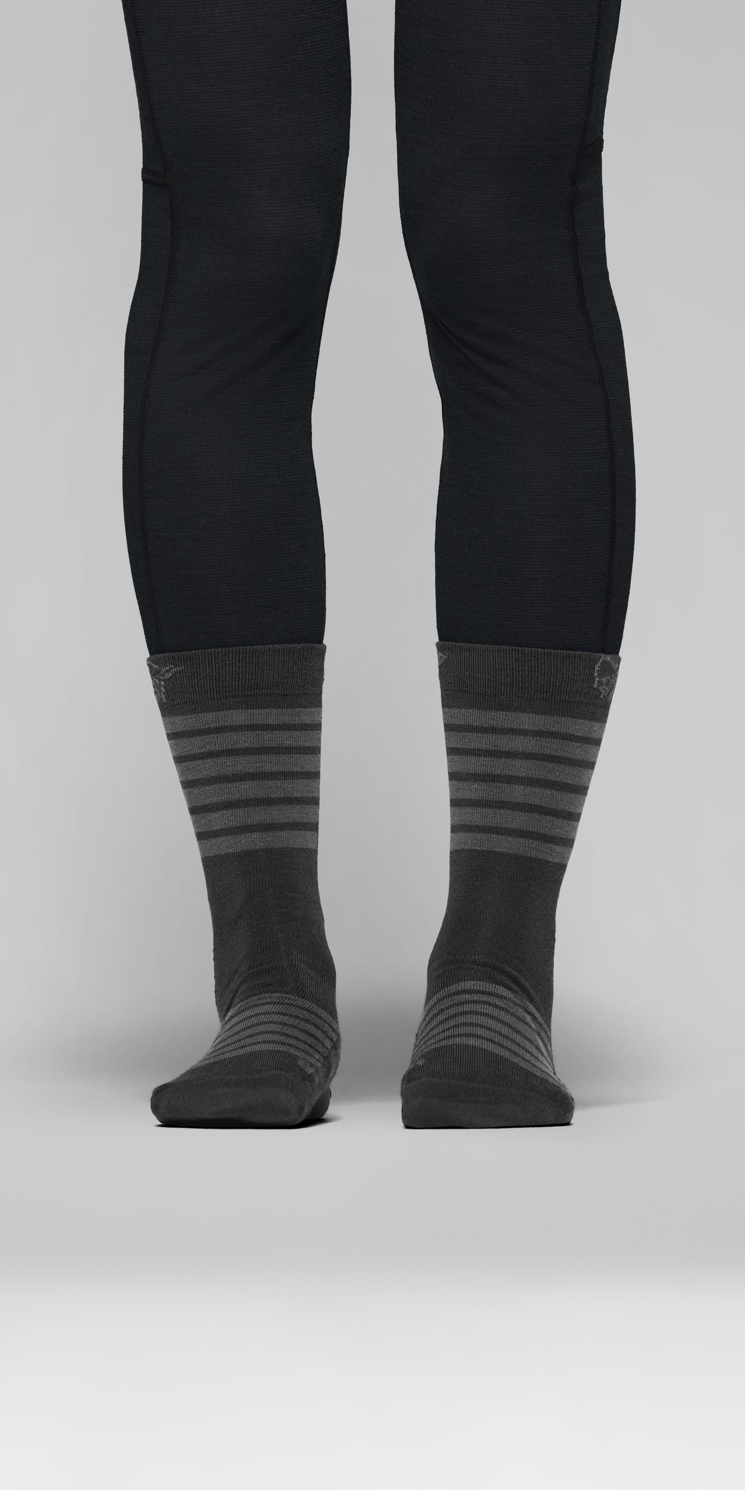 Female Look front image of falketind light merinoUll Socks Caviar Black