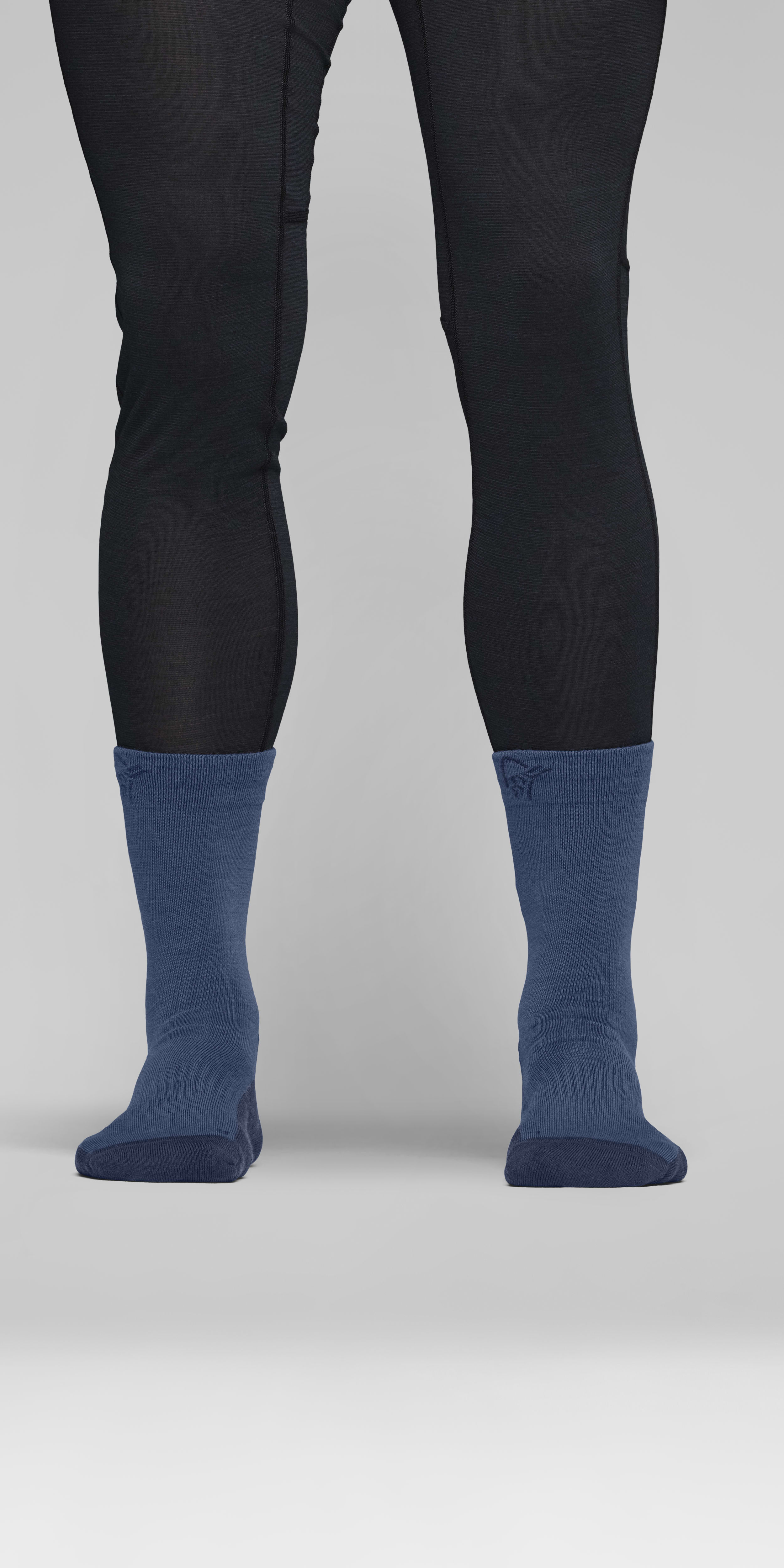 Female Look front image of falketind mid merinoUll Socks Indigo Night/Dark Denim