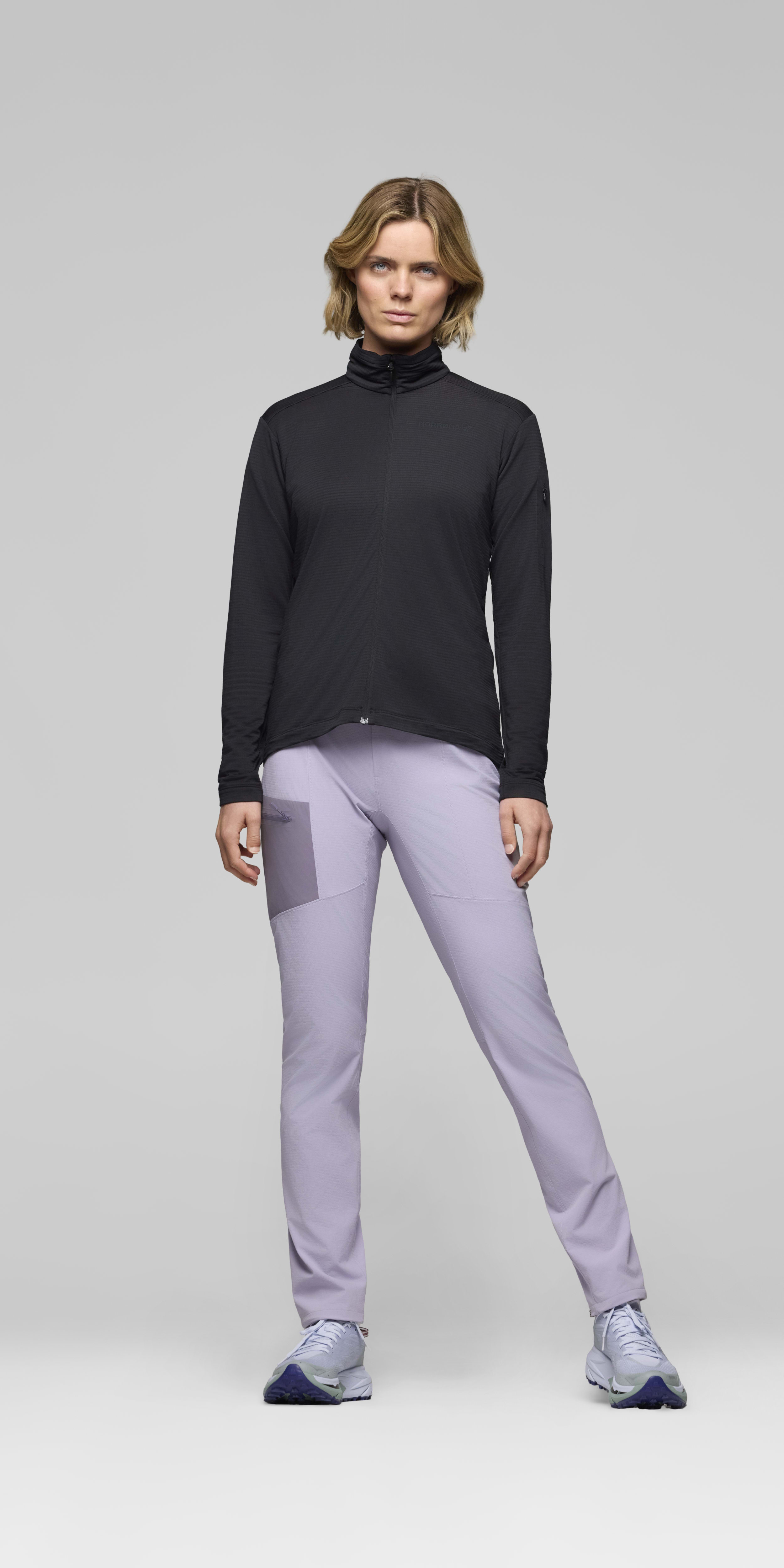Female Look front image of falketind warm1 Jacket Caviar Black