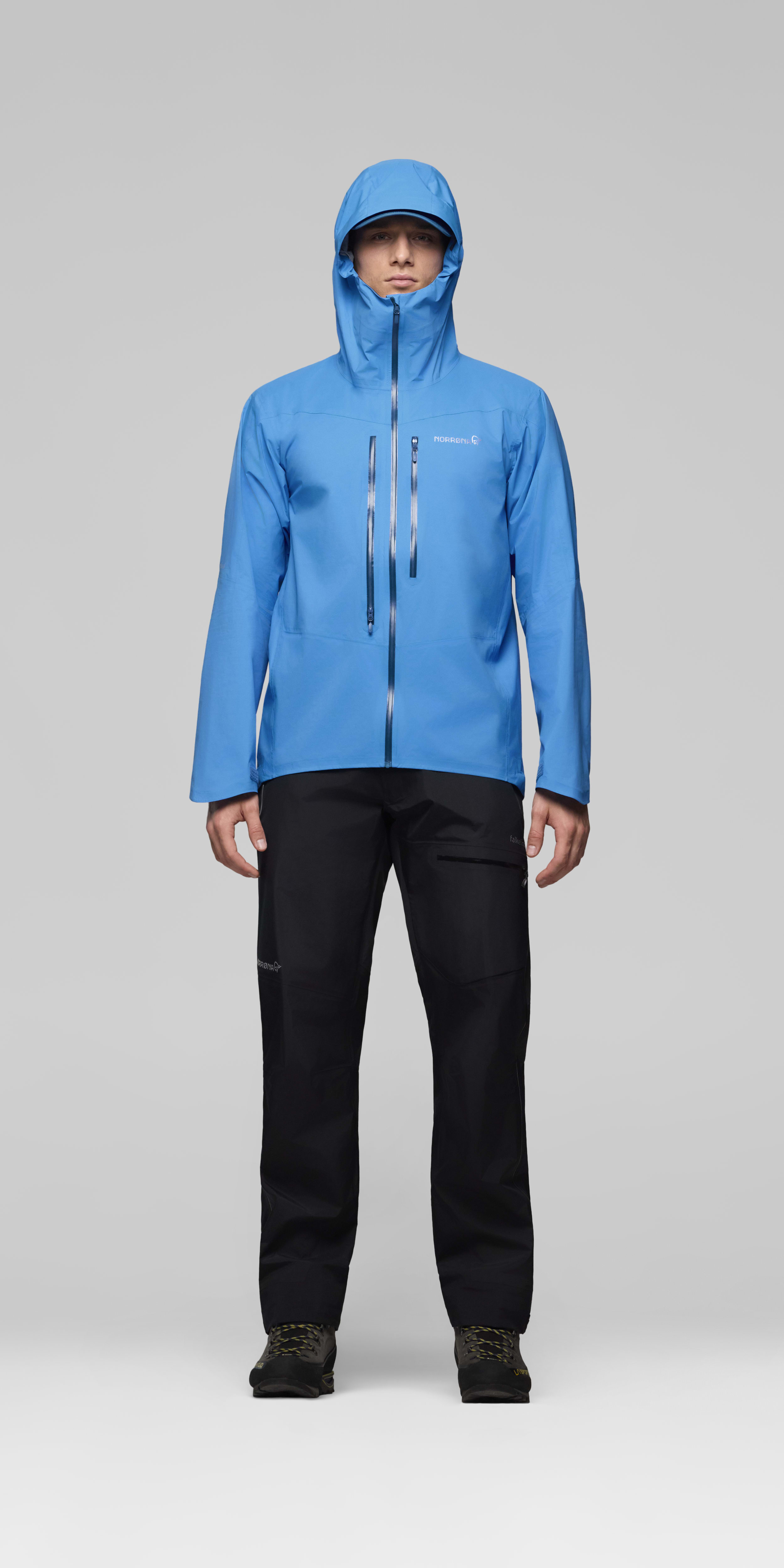 Male Look front image of falketind dri1 Jacket Brilliant Blue