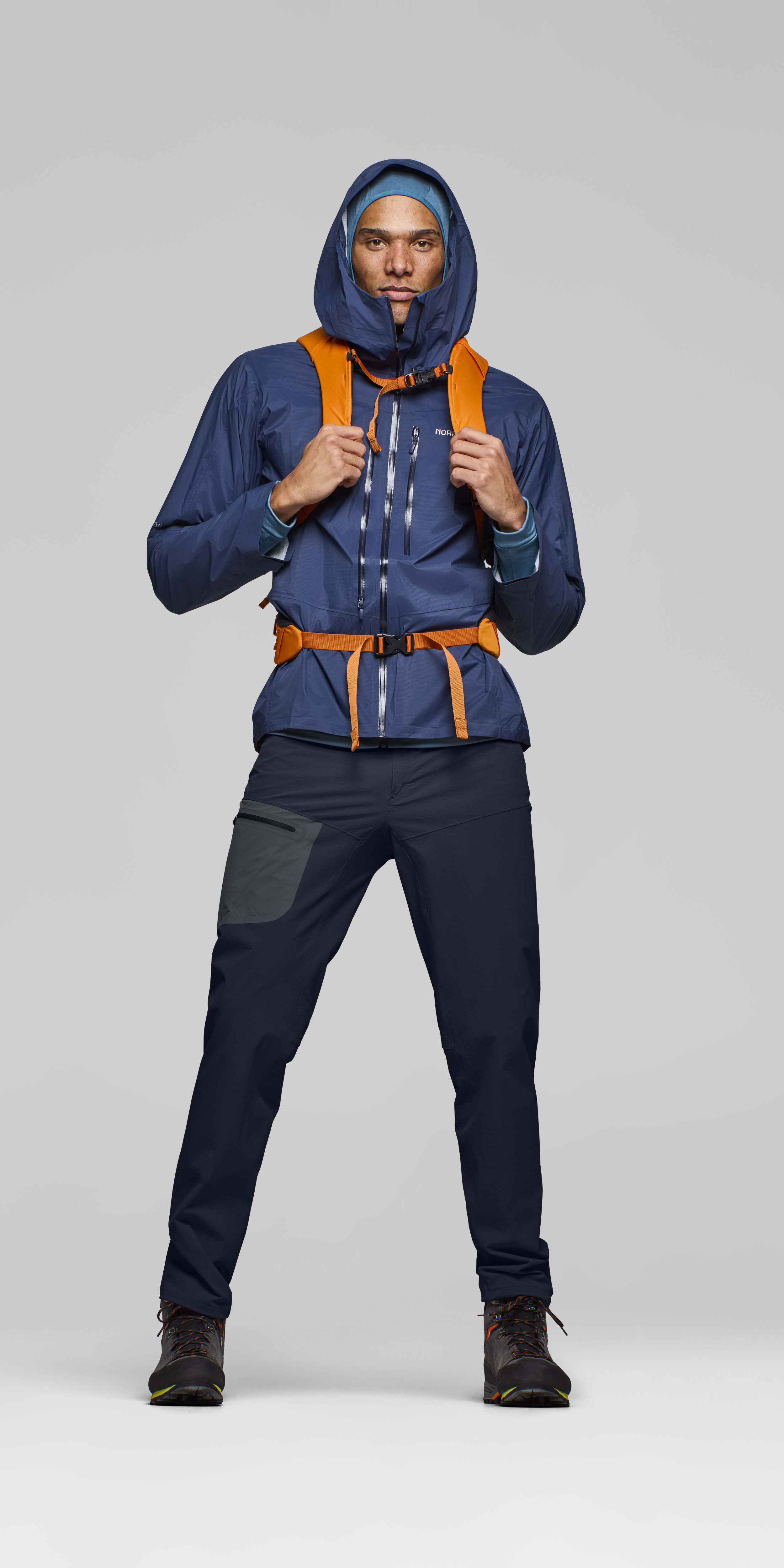 Male Look front image of falketind flex1 light Pants Caviar Black