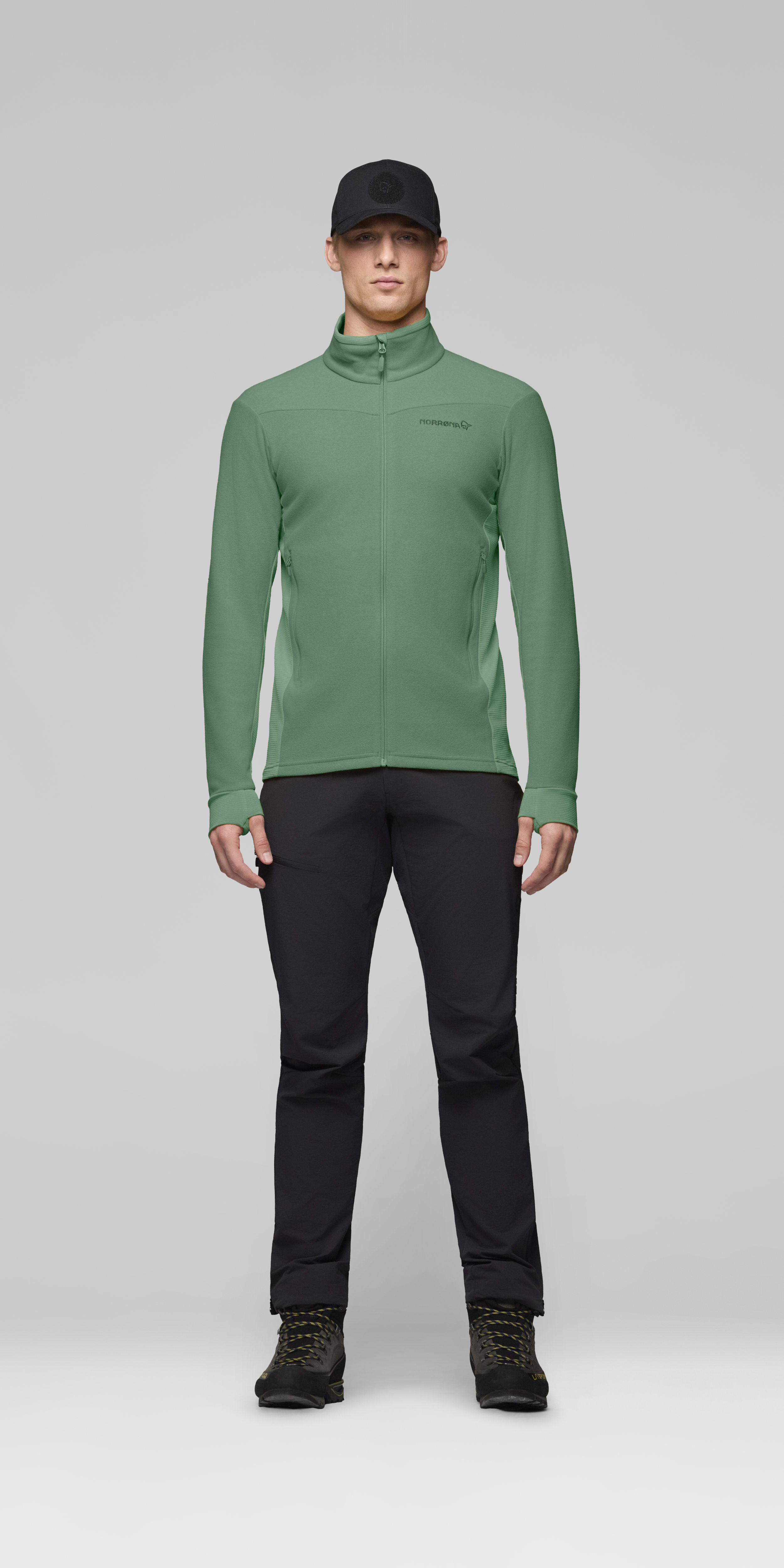 Male Look front image of falketind warm2 Jacket Dark Ivy