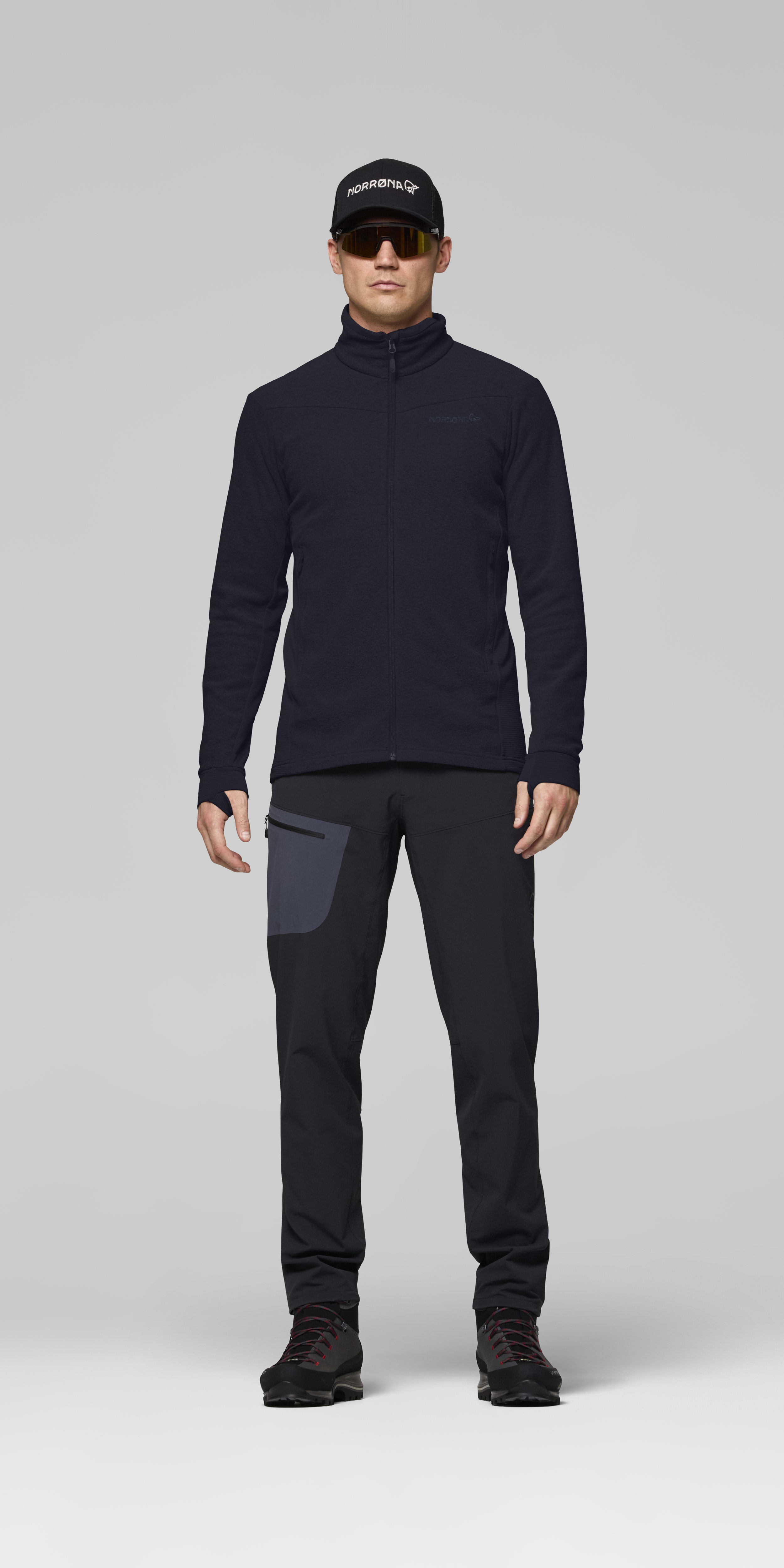 Male Look front image of falketind warm2 Jacket Caviar Black