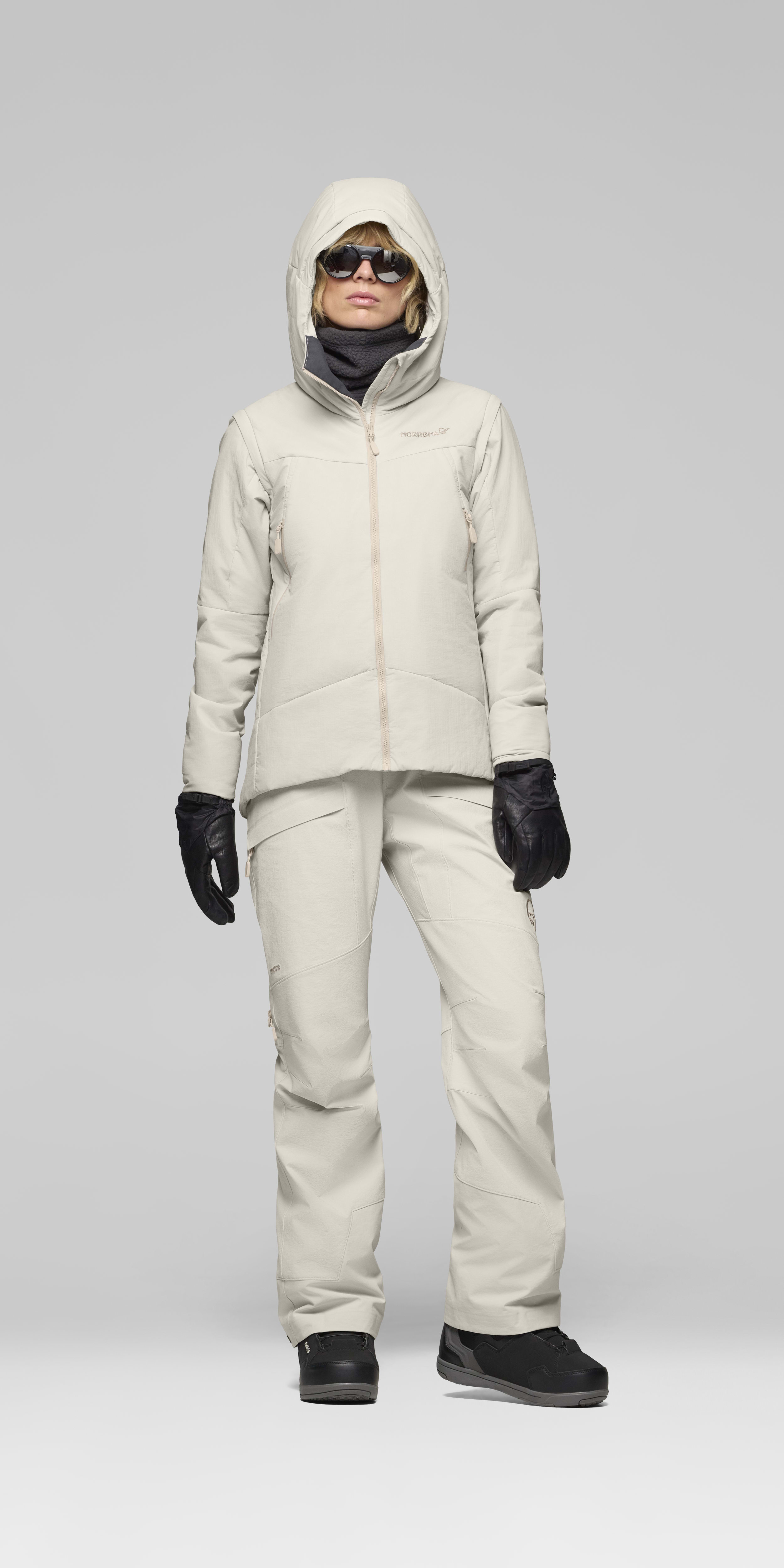 Female Look front image of more thermo60 aero100 Jacket Oatmeal
