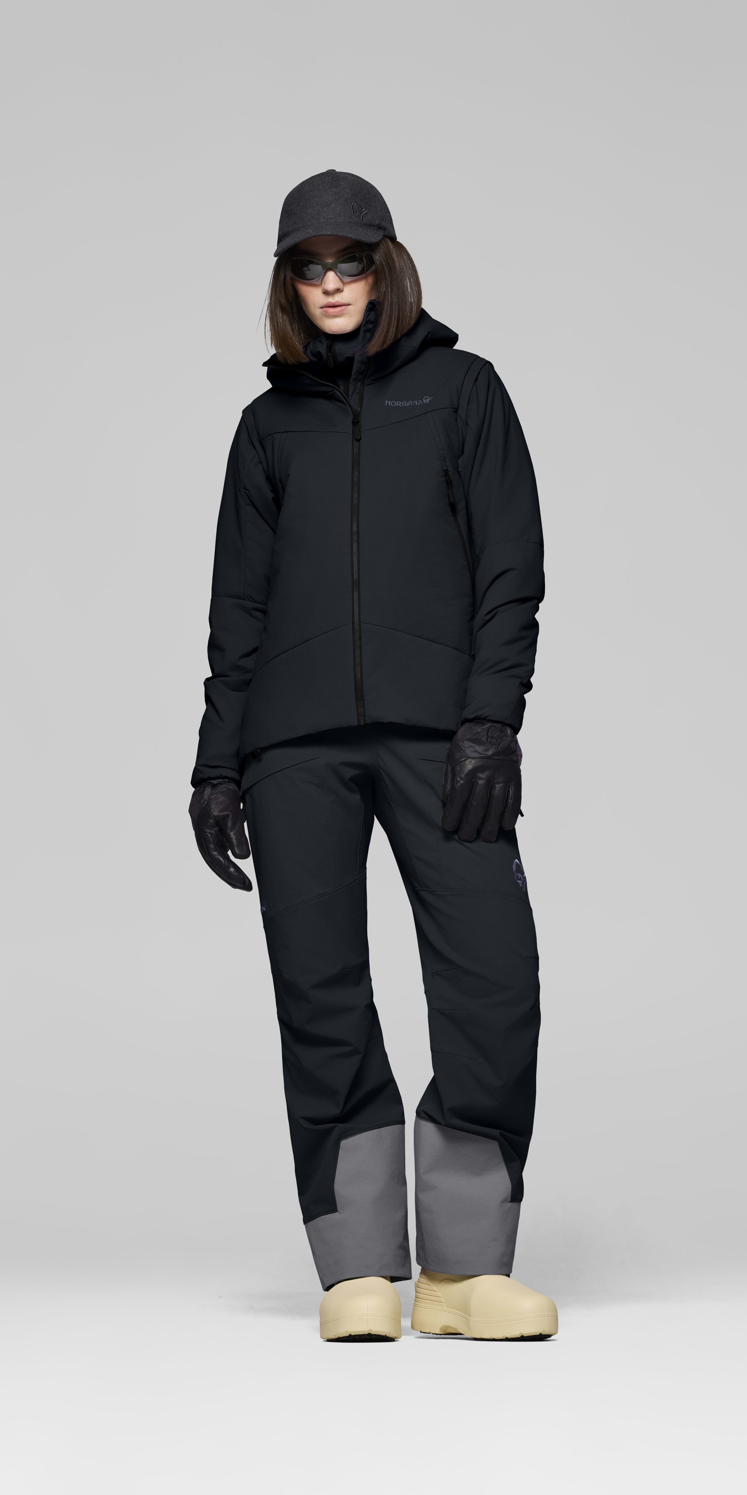 Female Look front image of more thermo60 aero100 Jacket Caviar Black
