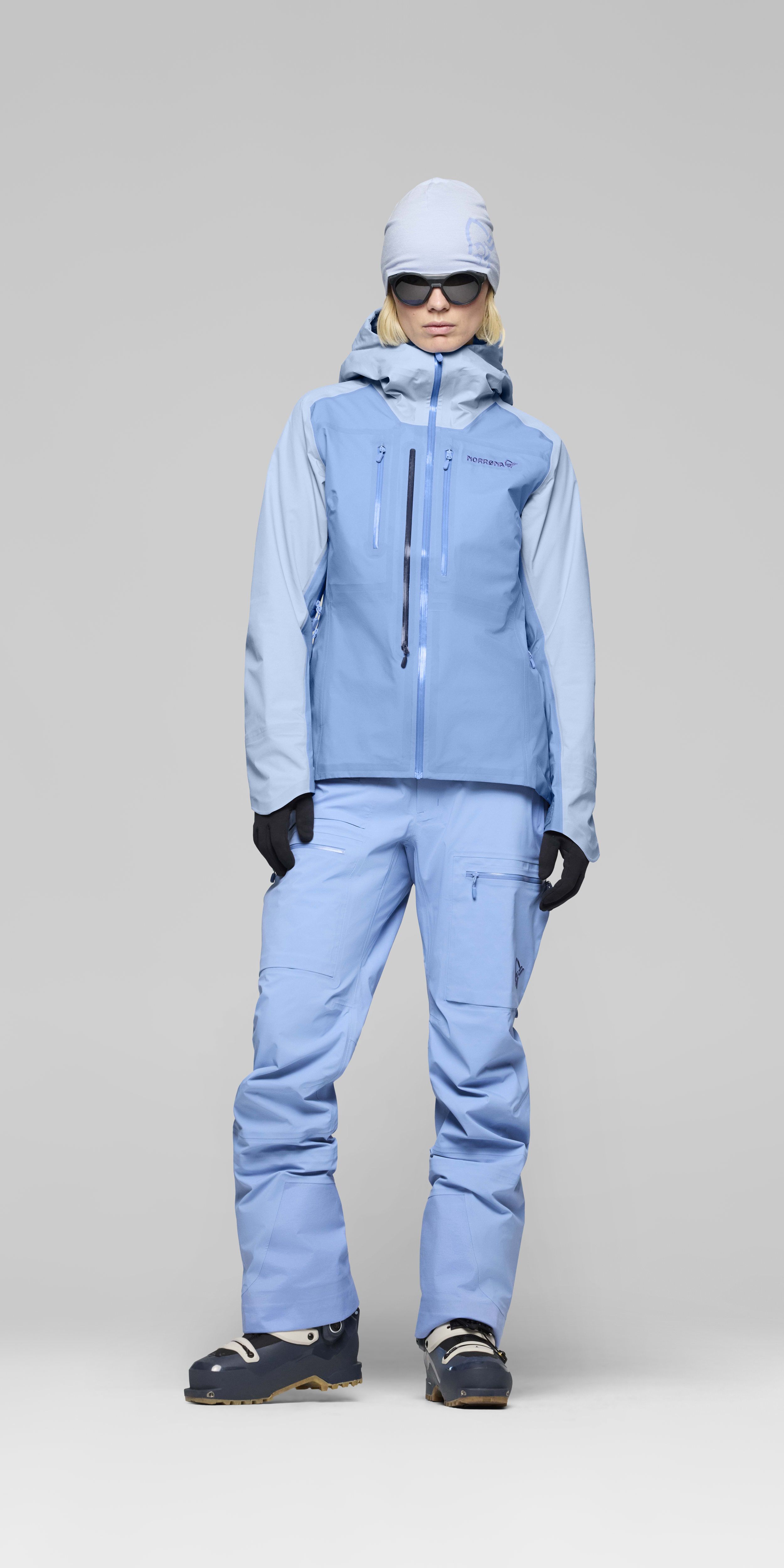Female Look front image of lyngen Gore-Tex Jacket Allure/Cashmere Blue