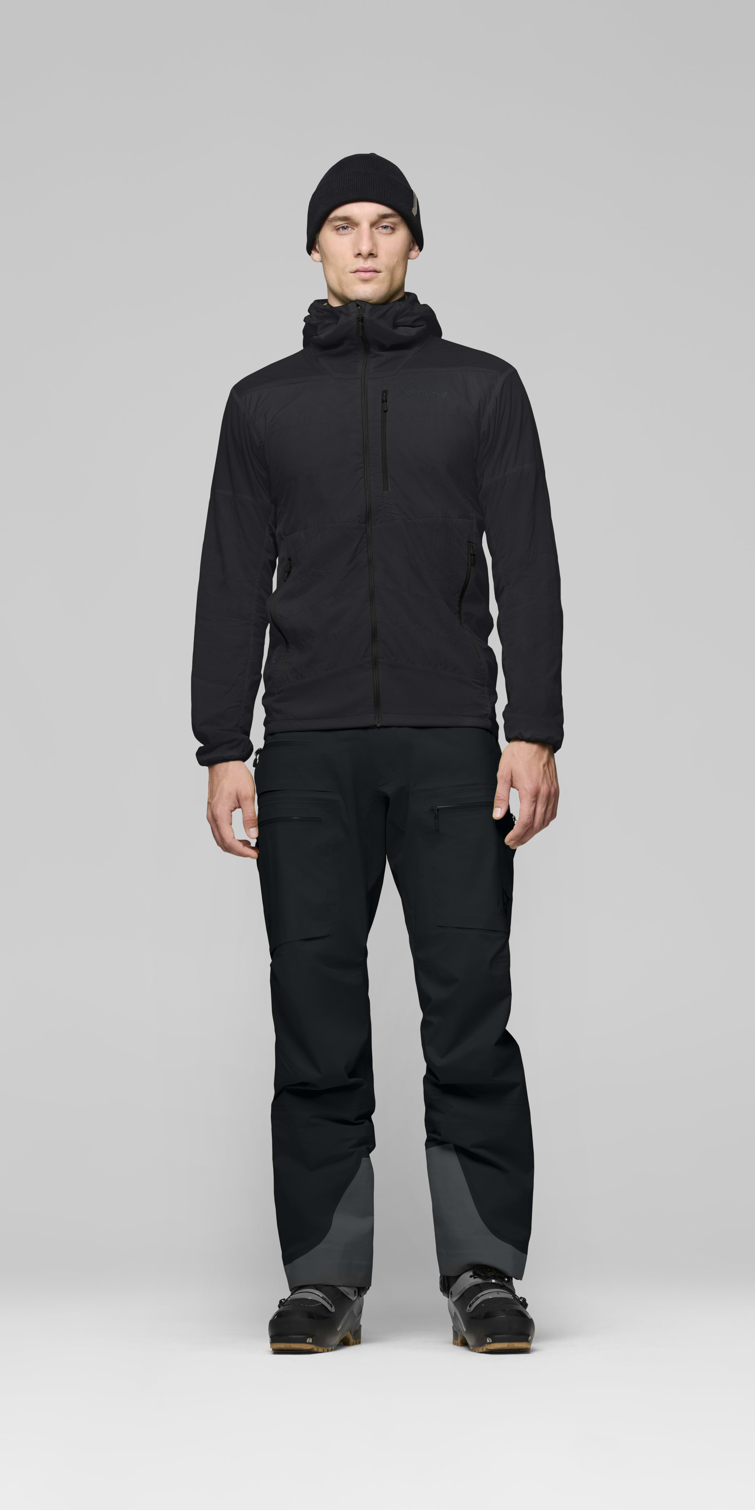Male Look front image of lyngen thermo100active Zip Hood Caviar Black