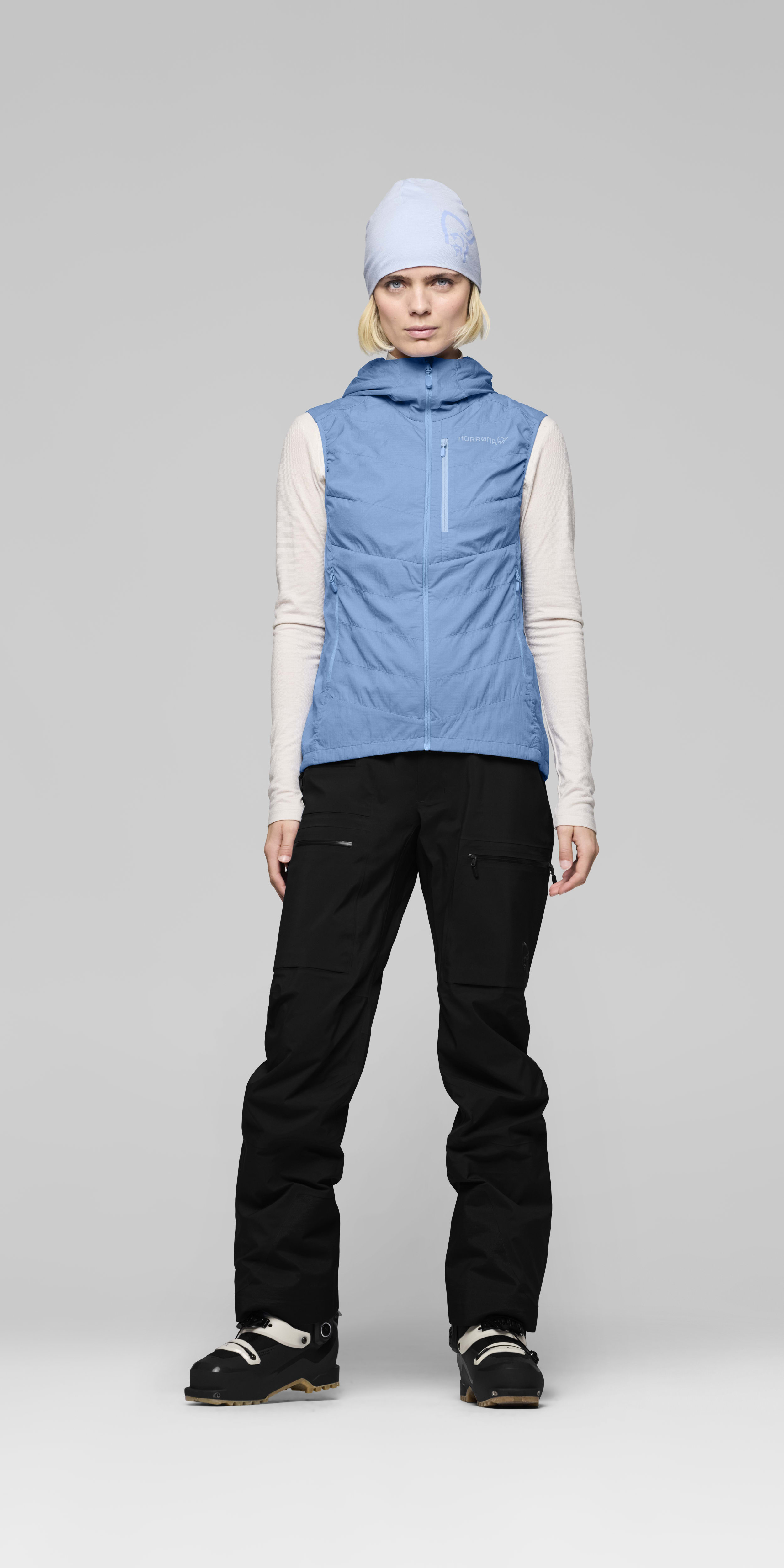 Female Look front image of lyngen thermo100active Vest Allure