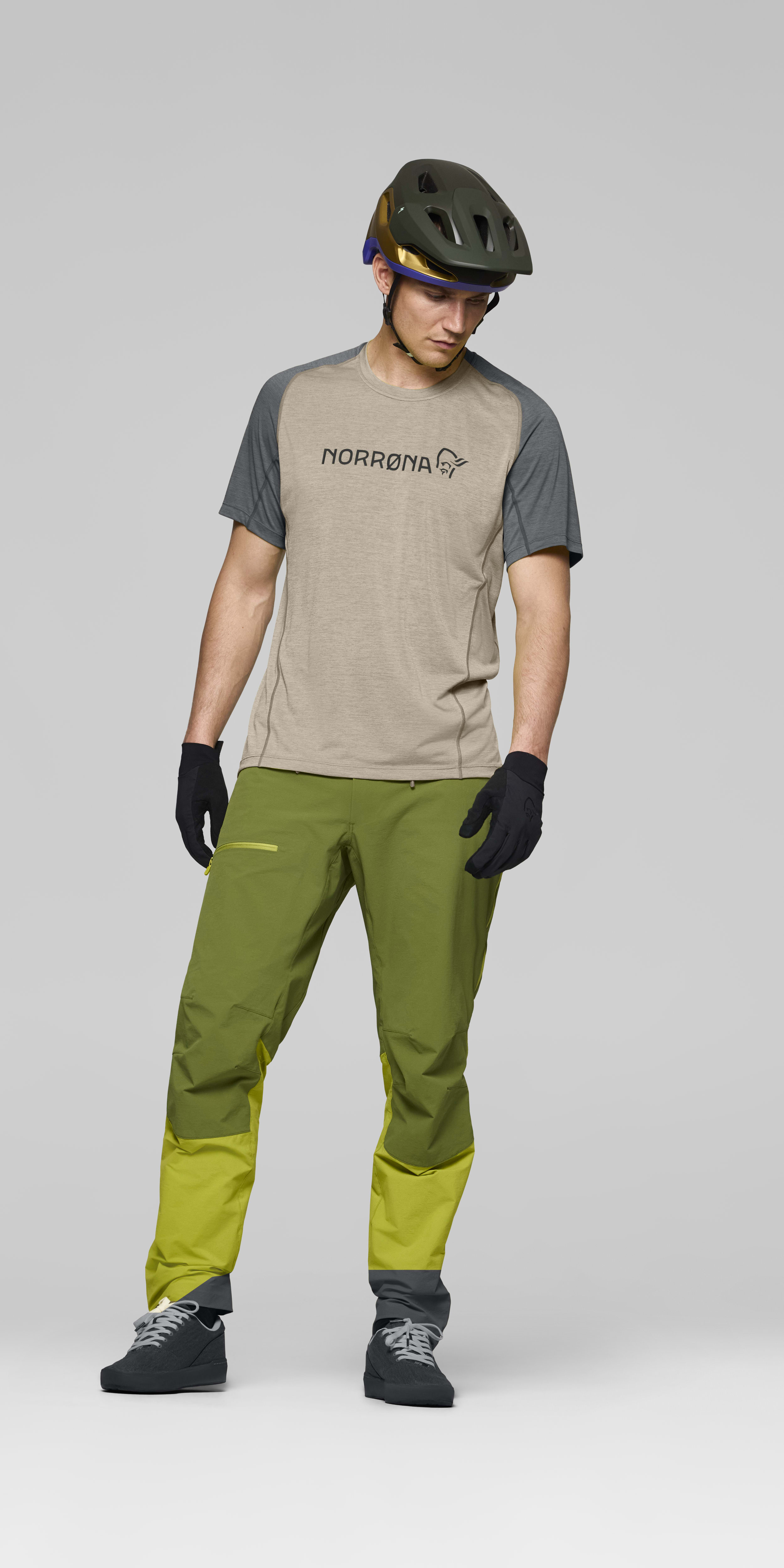 Male Look opening image of fjora equaliser lightweight T-shirt Winter Twig/Beluga