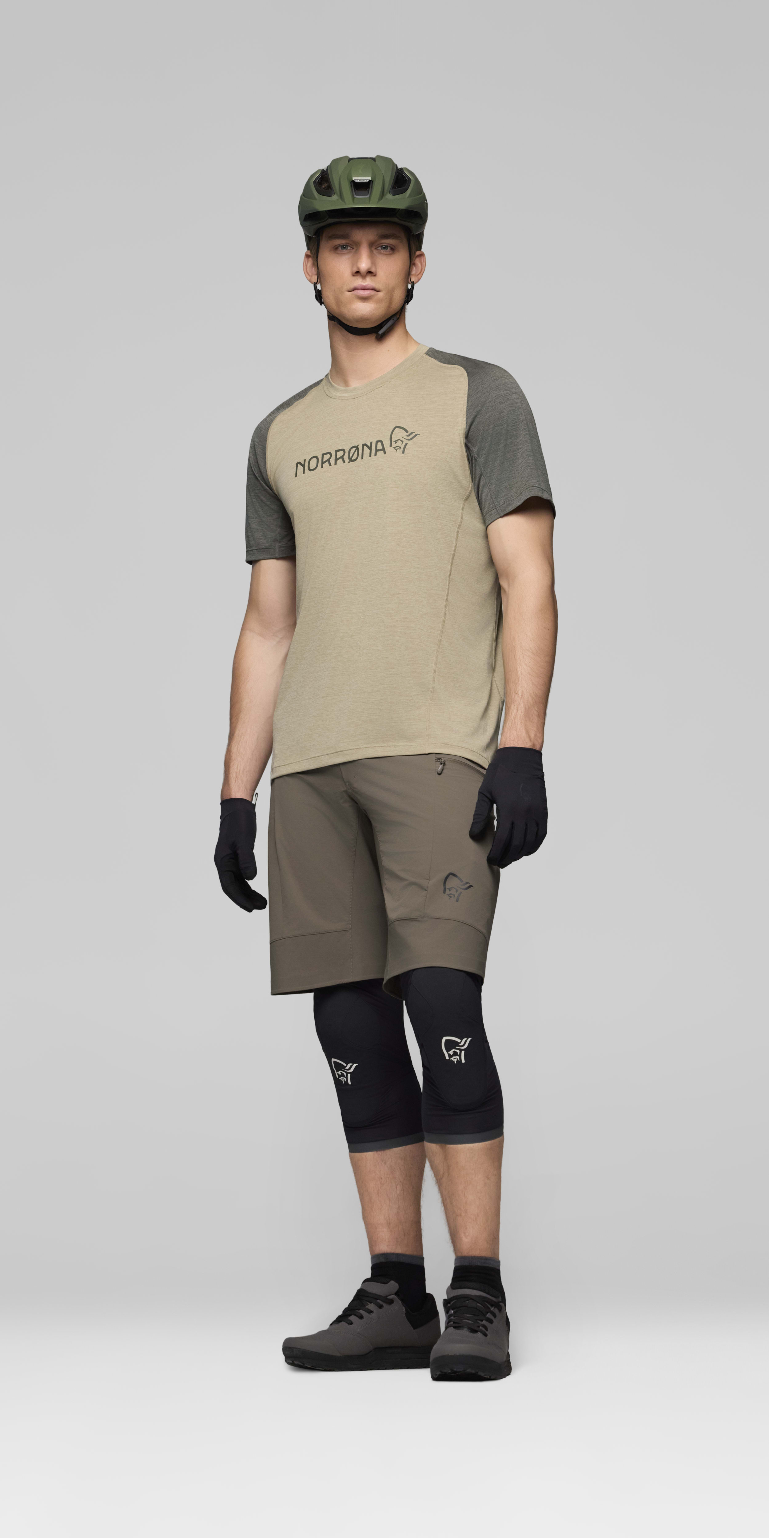 Male Look opening image of fjora flex1 tech Shorts Bungee cord