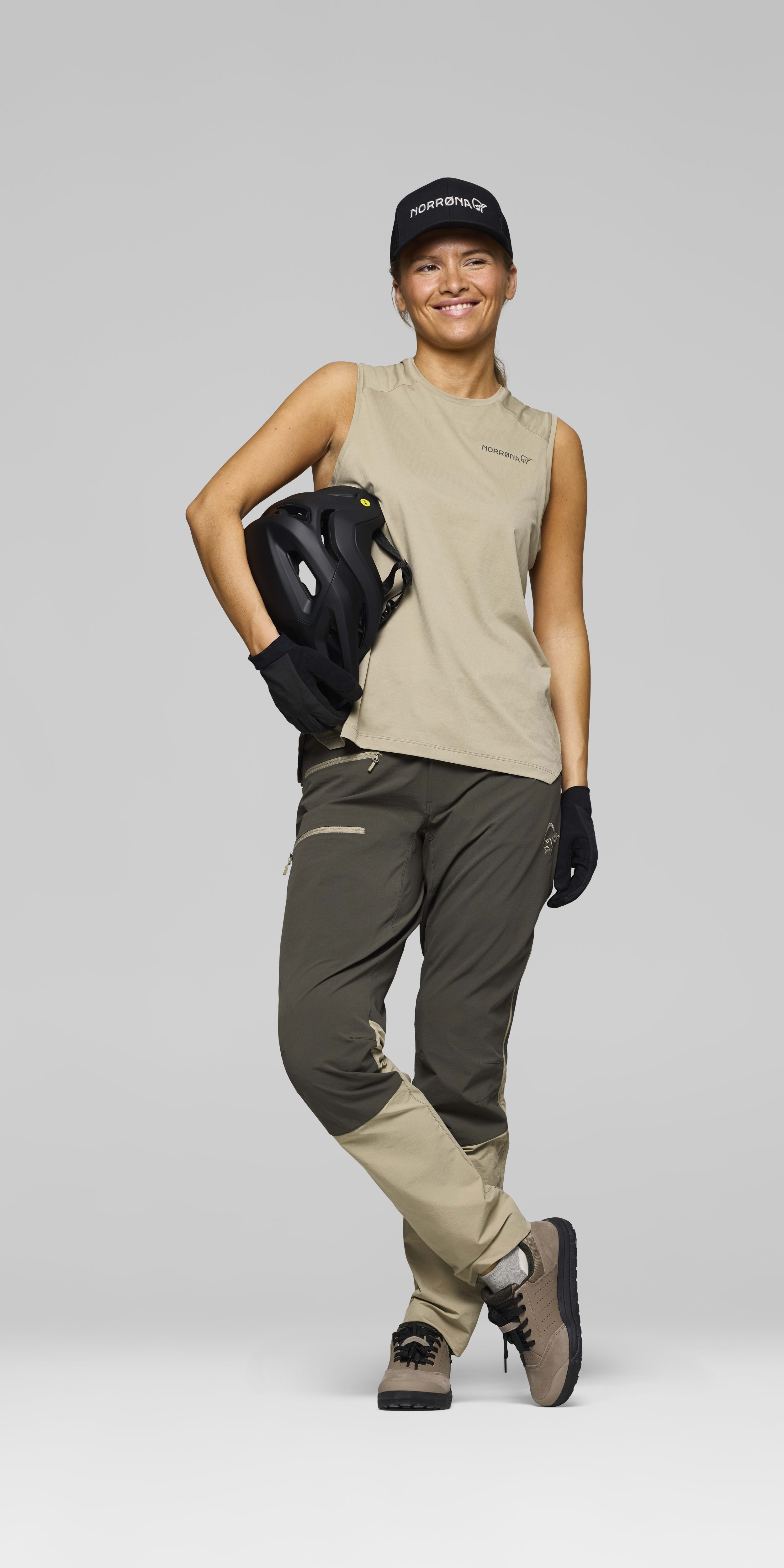 Female Look opening image of fjora flex1 Pants Beluga/Winter Twig