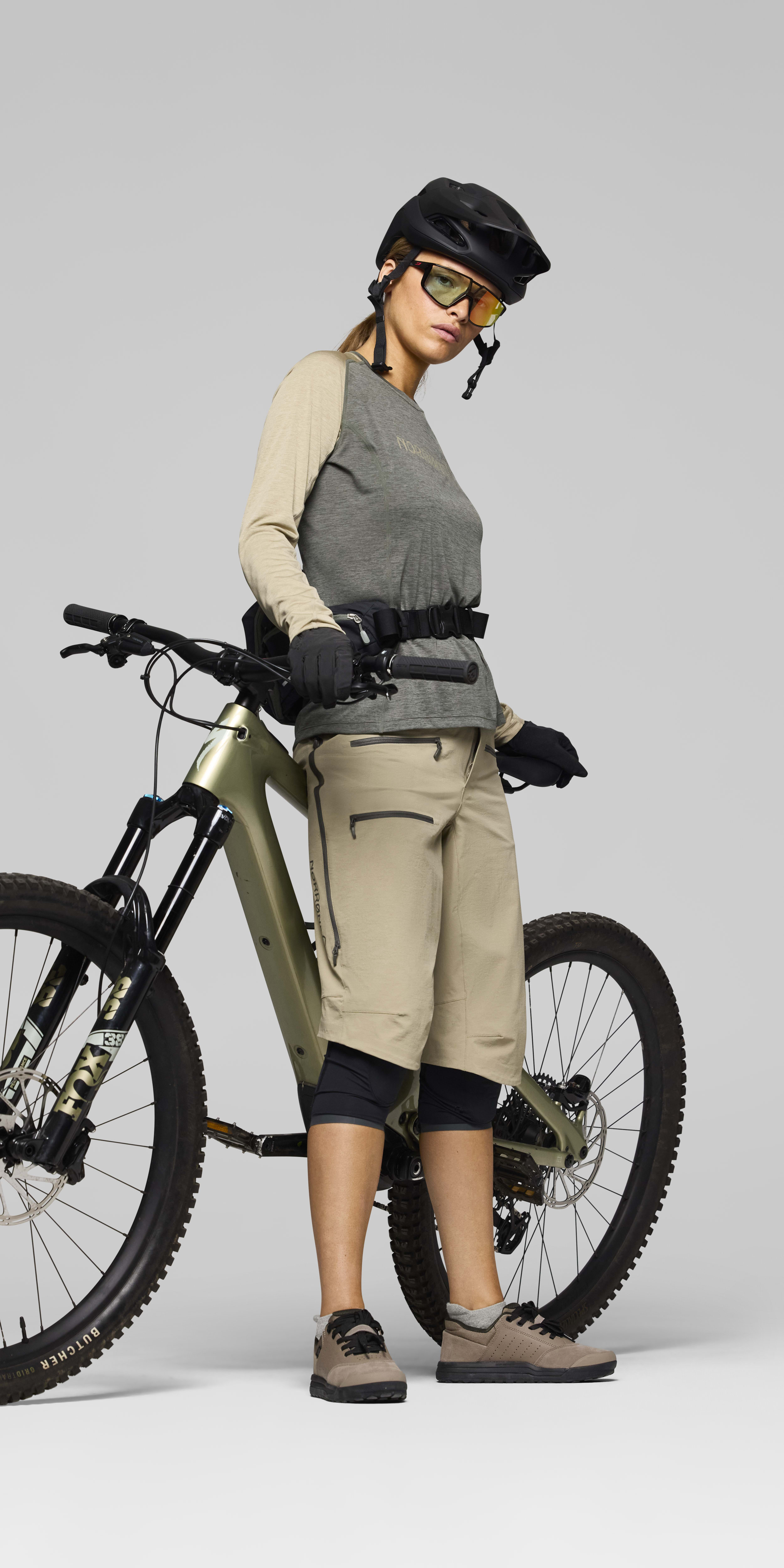 Female Look opening image of fjora flex1 Shorts Winter Twig