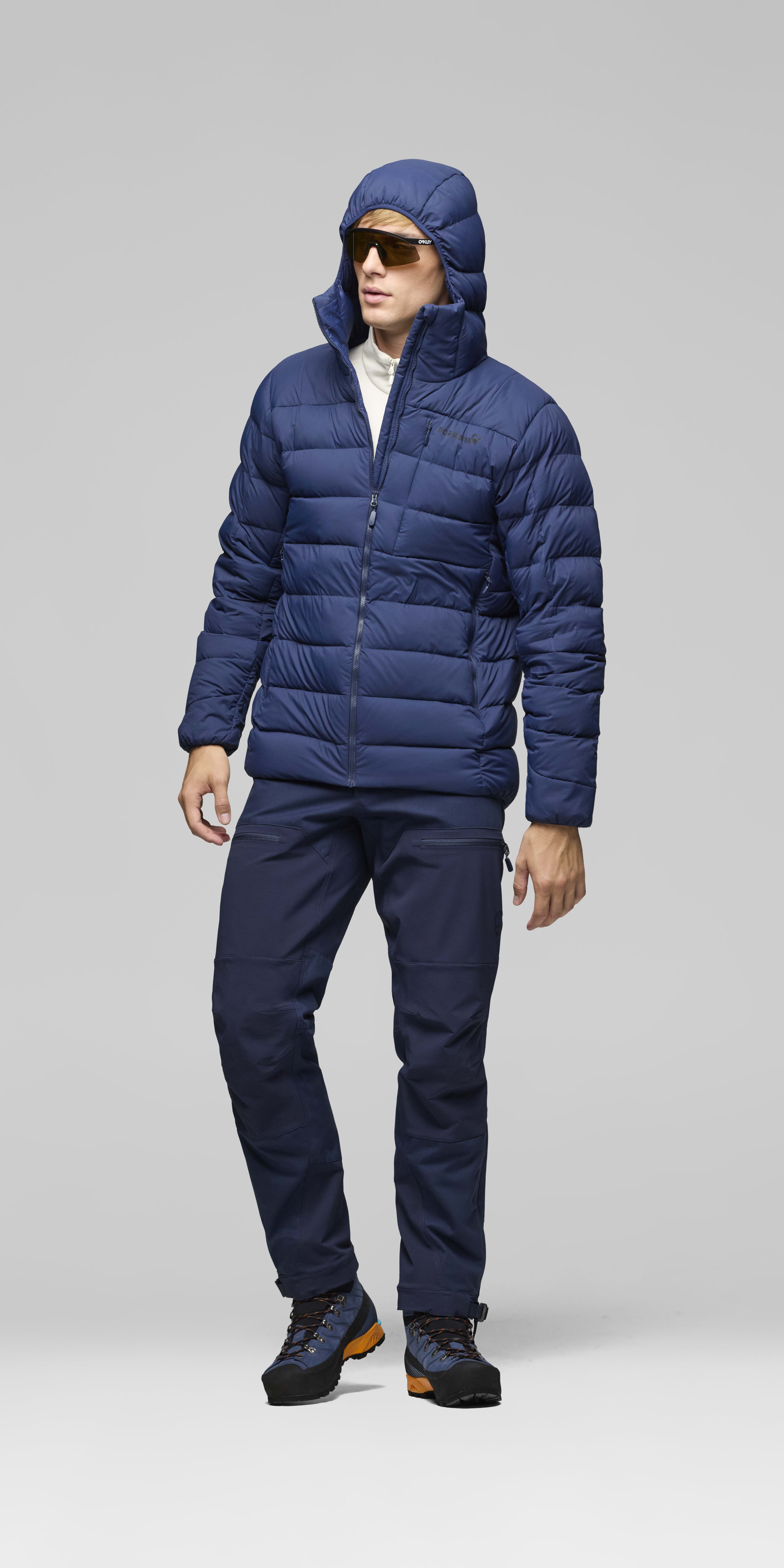 Male Look opening image of femund down700 Zip Hood Indigo Night