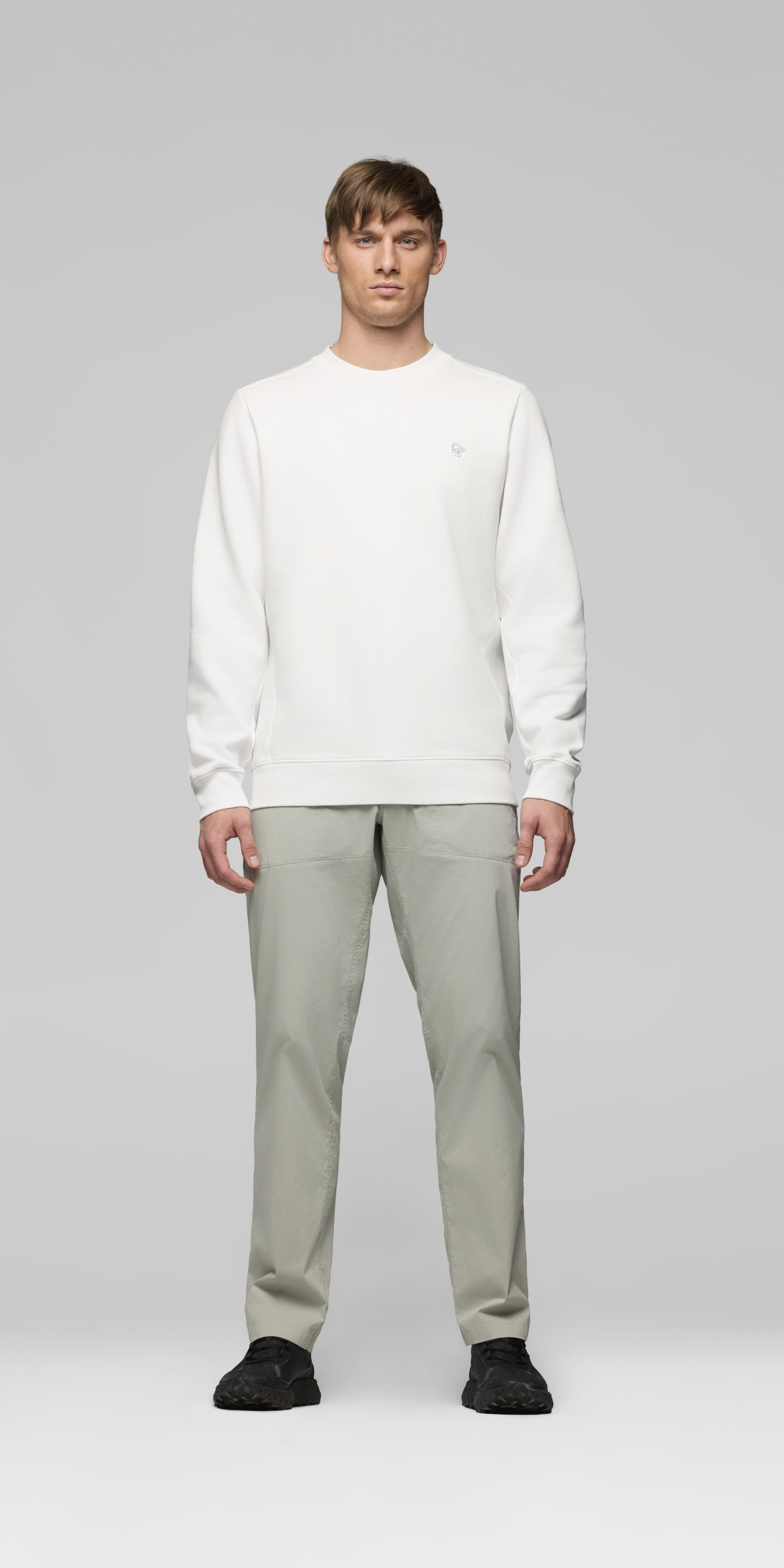 Female Look front image of femund sweat Crew Neck Pure White