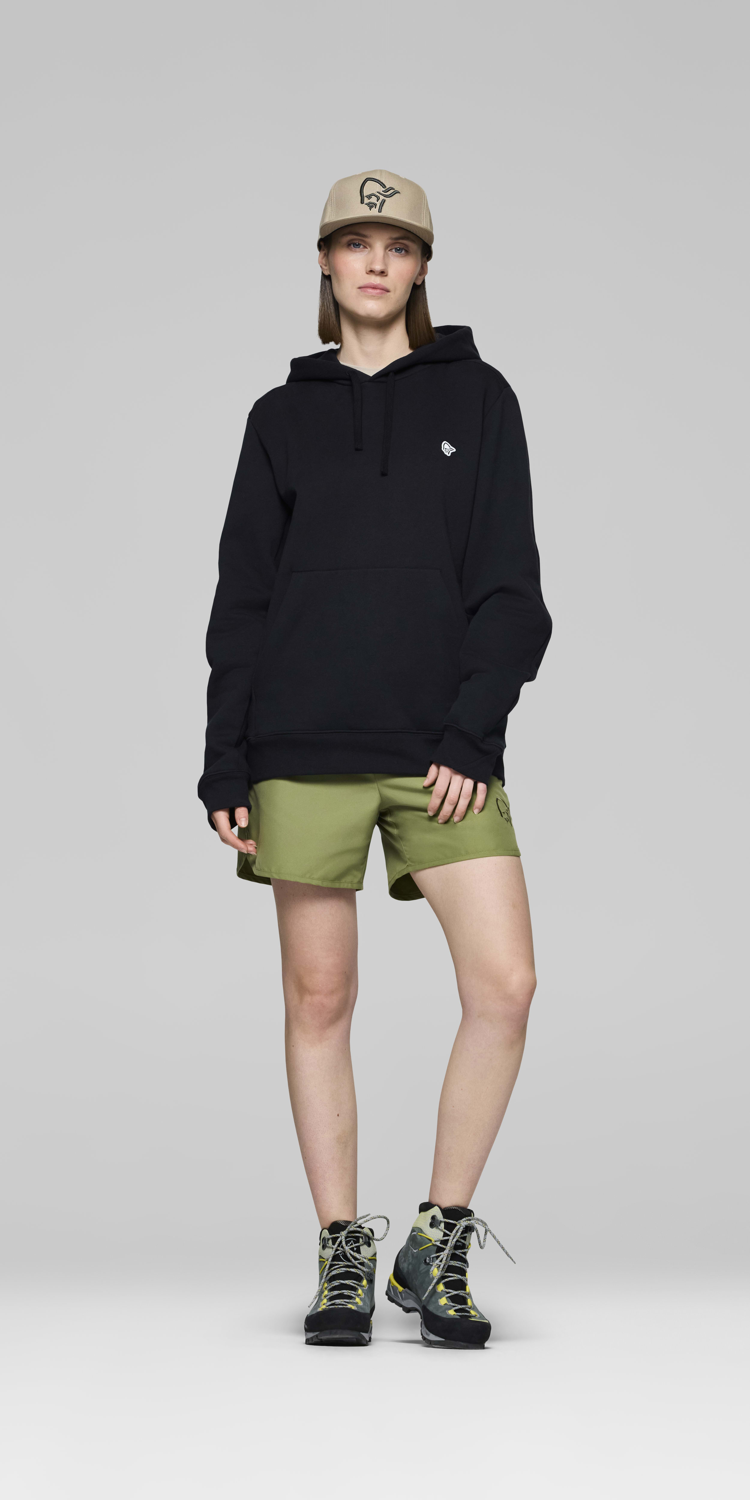 Female Look front image of femund sweat Hood Caviar Black