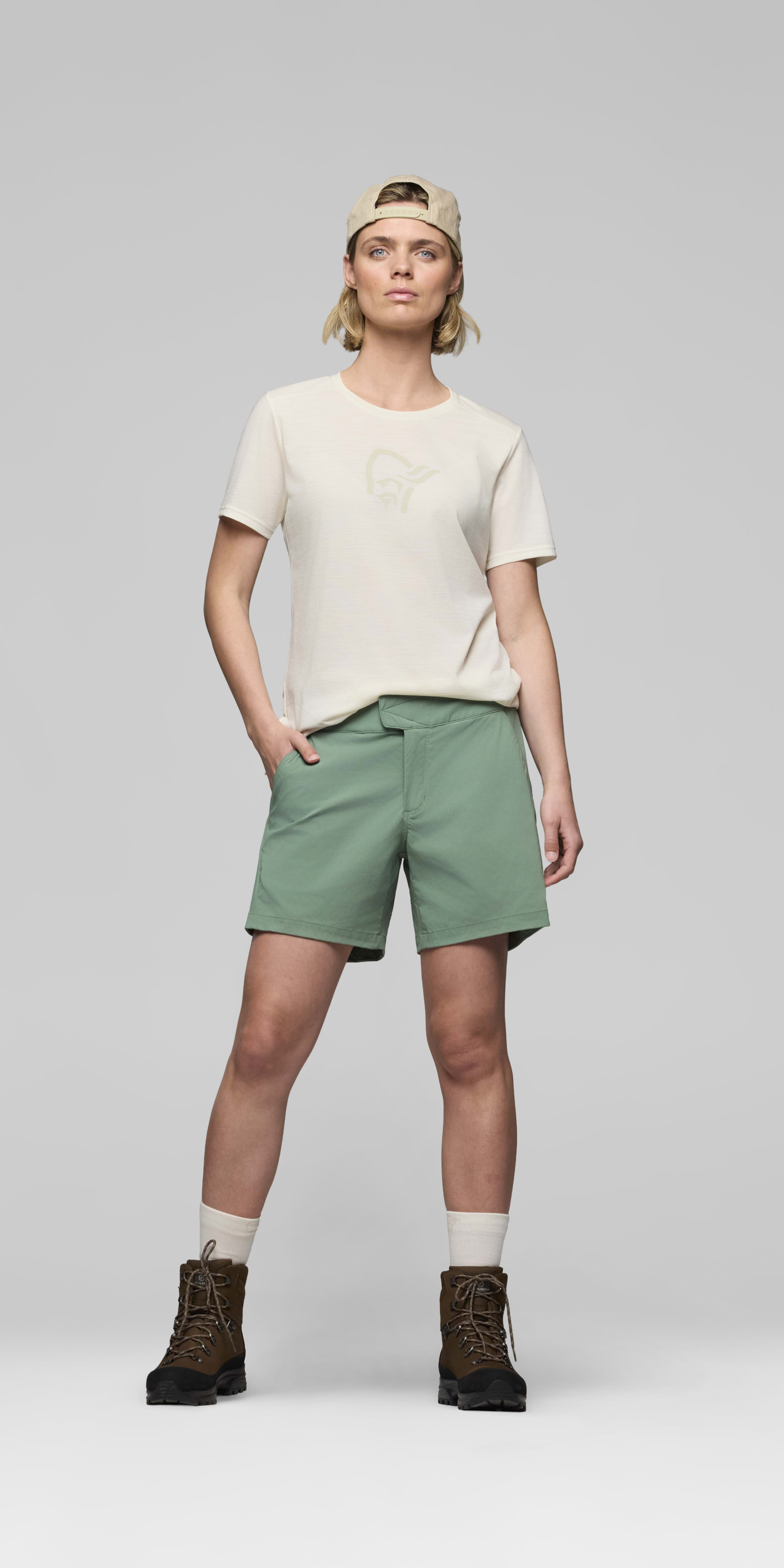 Female Look front image of femund flex1 light Shorts Dark Ivy