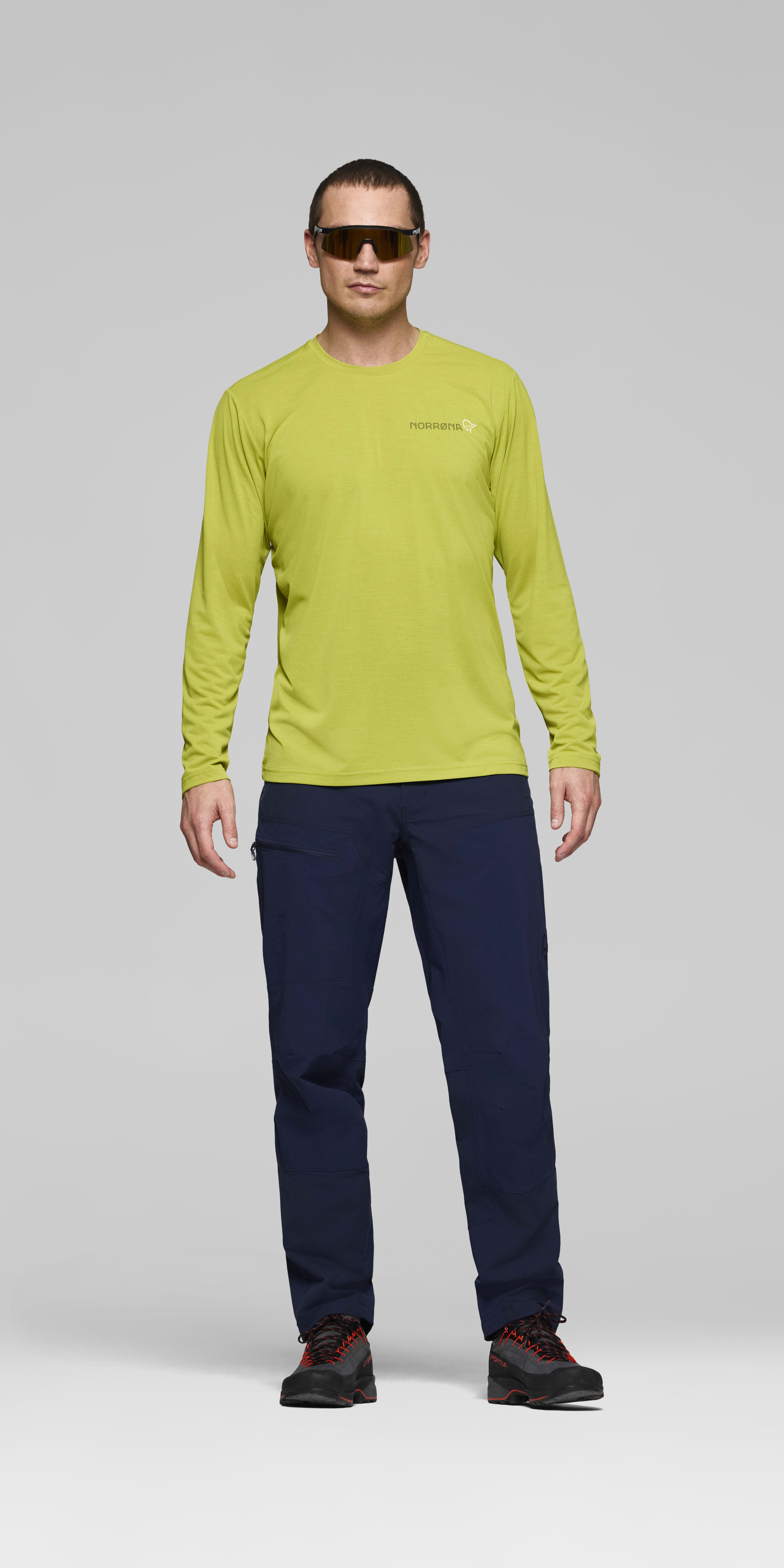 Male Look opening image of femund cotton flex1 light Pants Navy Blazer