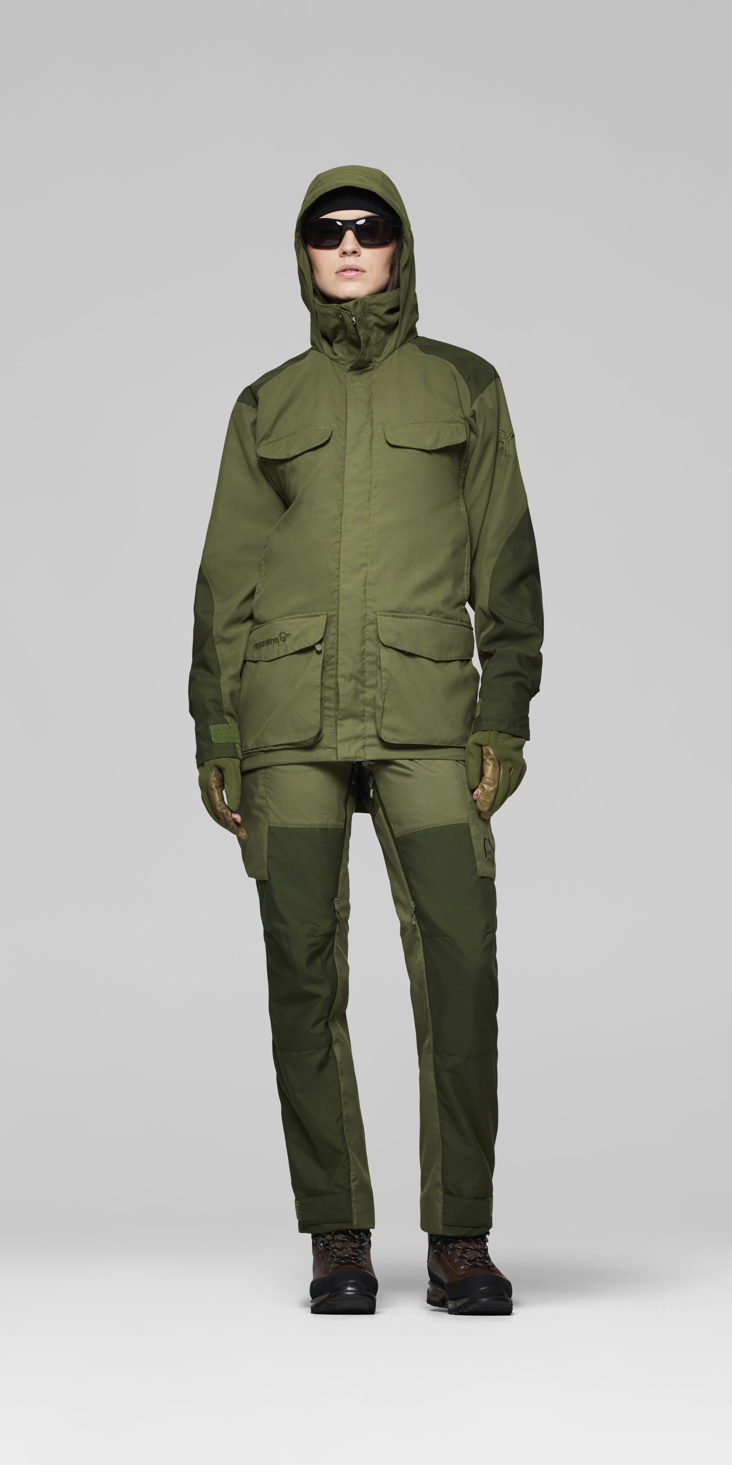 Female Look opening image of finnskogen Gore-Tex Jacket Green