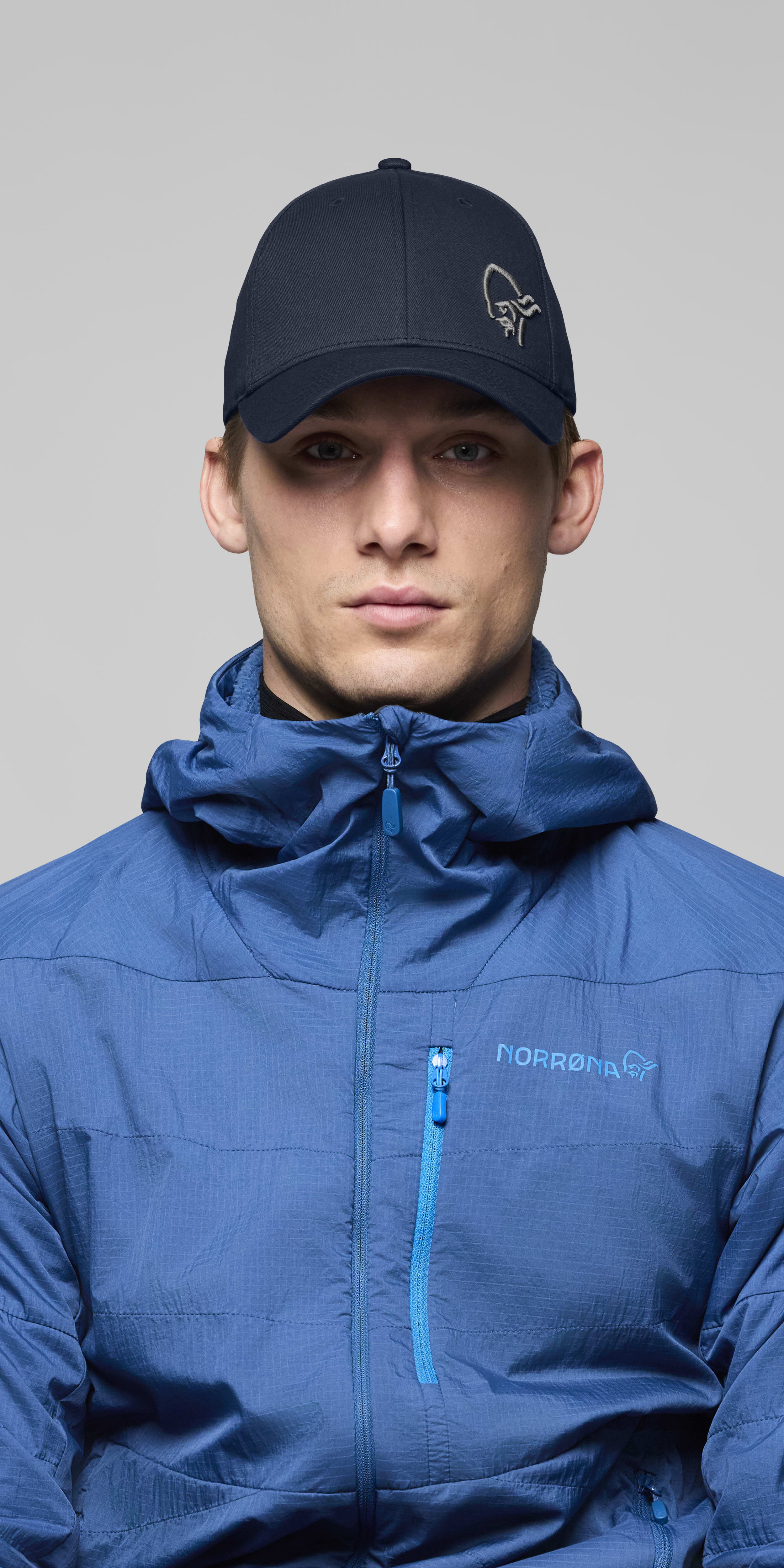 Female Look front image of 29 Flexfit Cap Indigo Night/Drizzle
