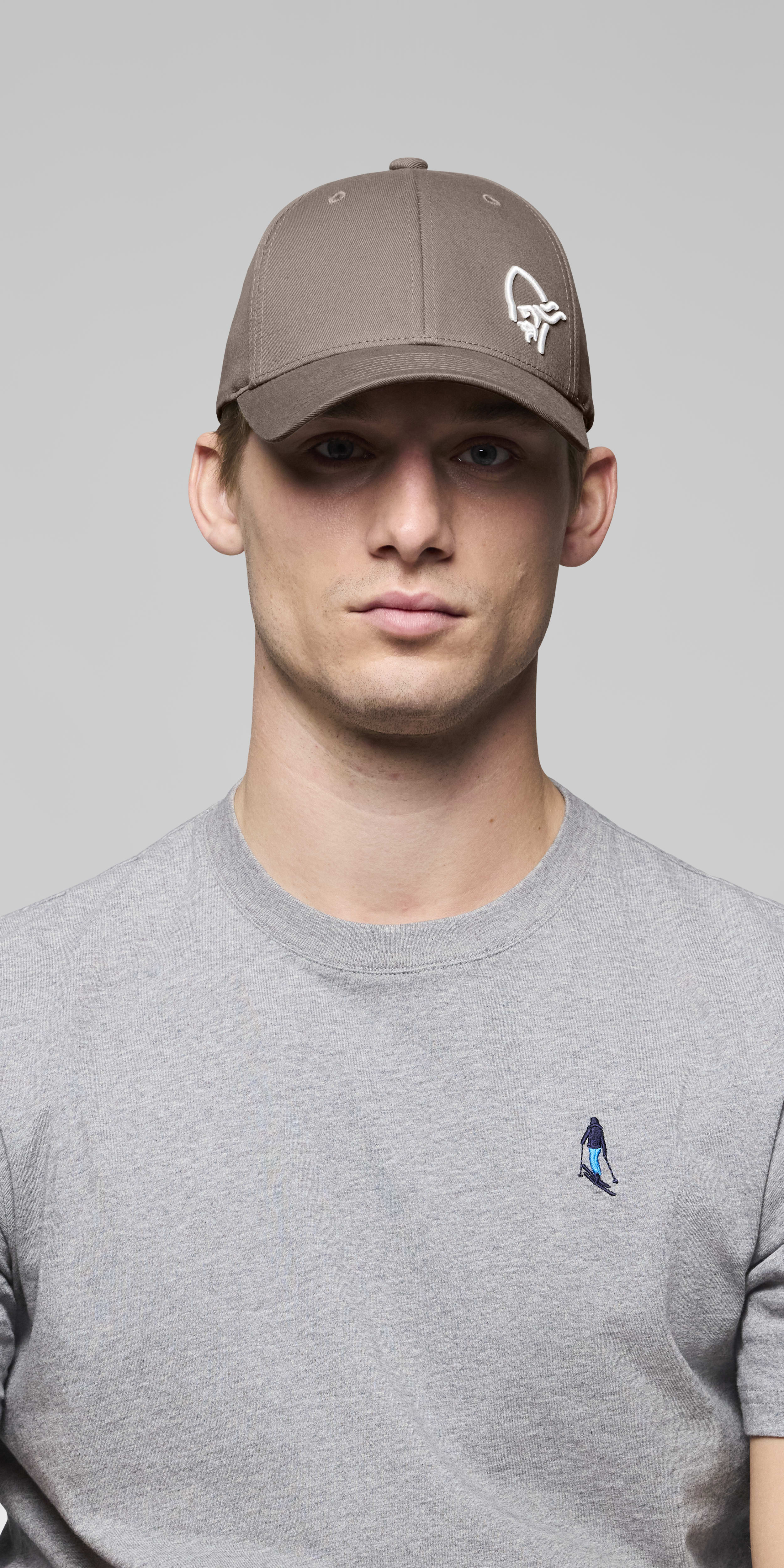 Female Look front image of 29 Flexfit Cap Pale Grey