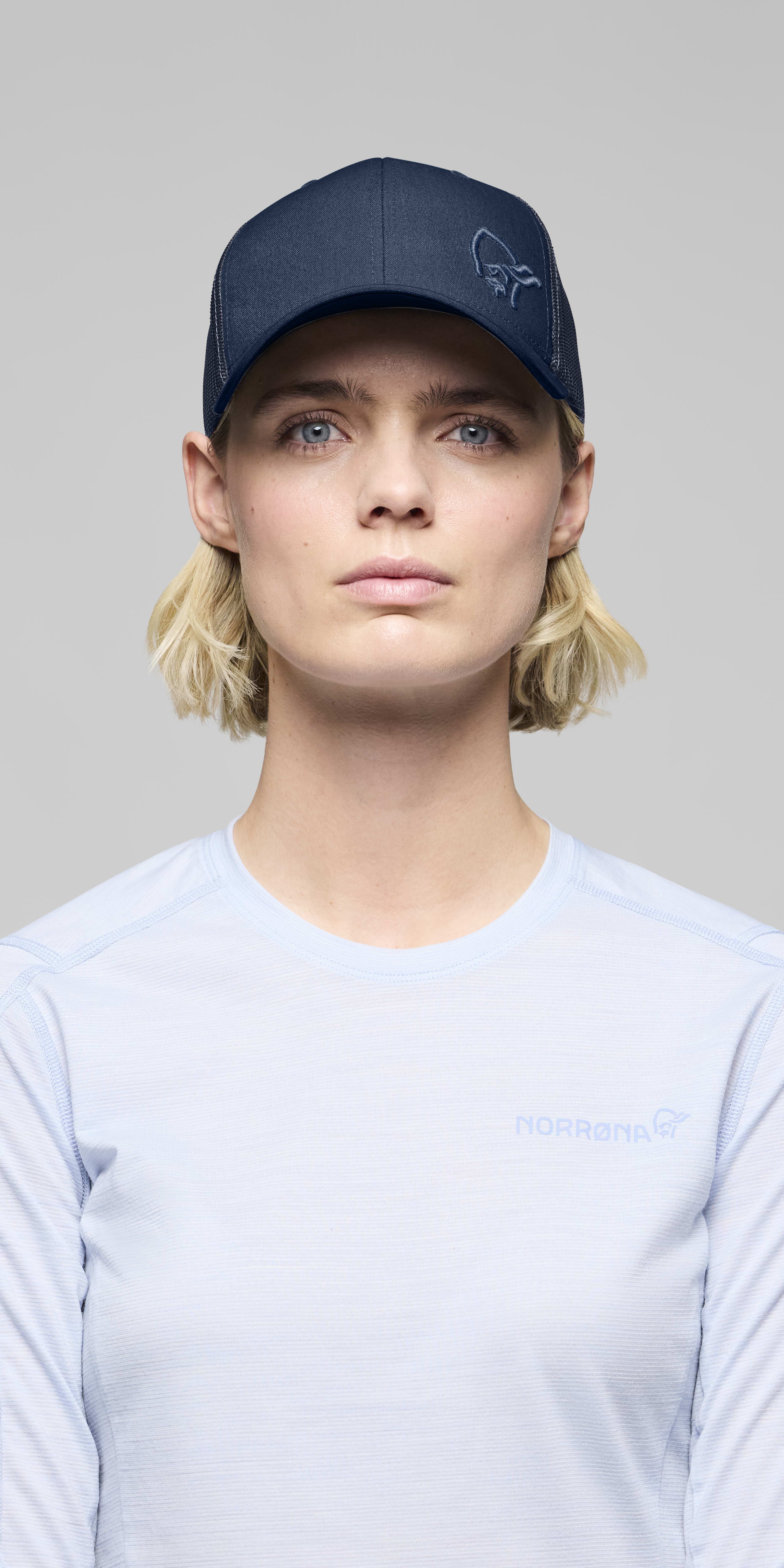 Female Look front image of 29 snap back trucker mesh Cap Indigo Night